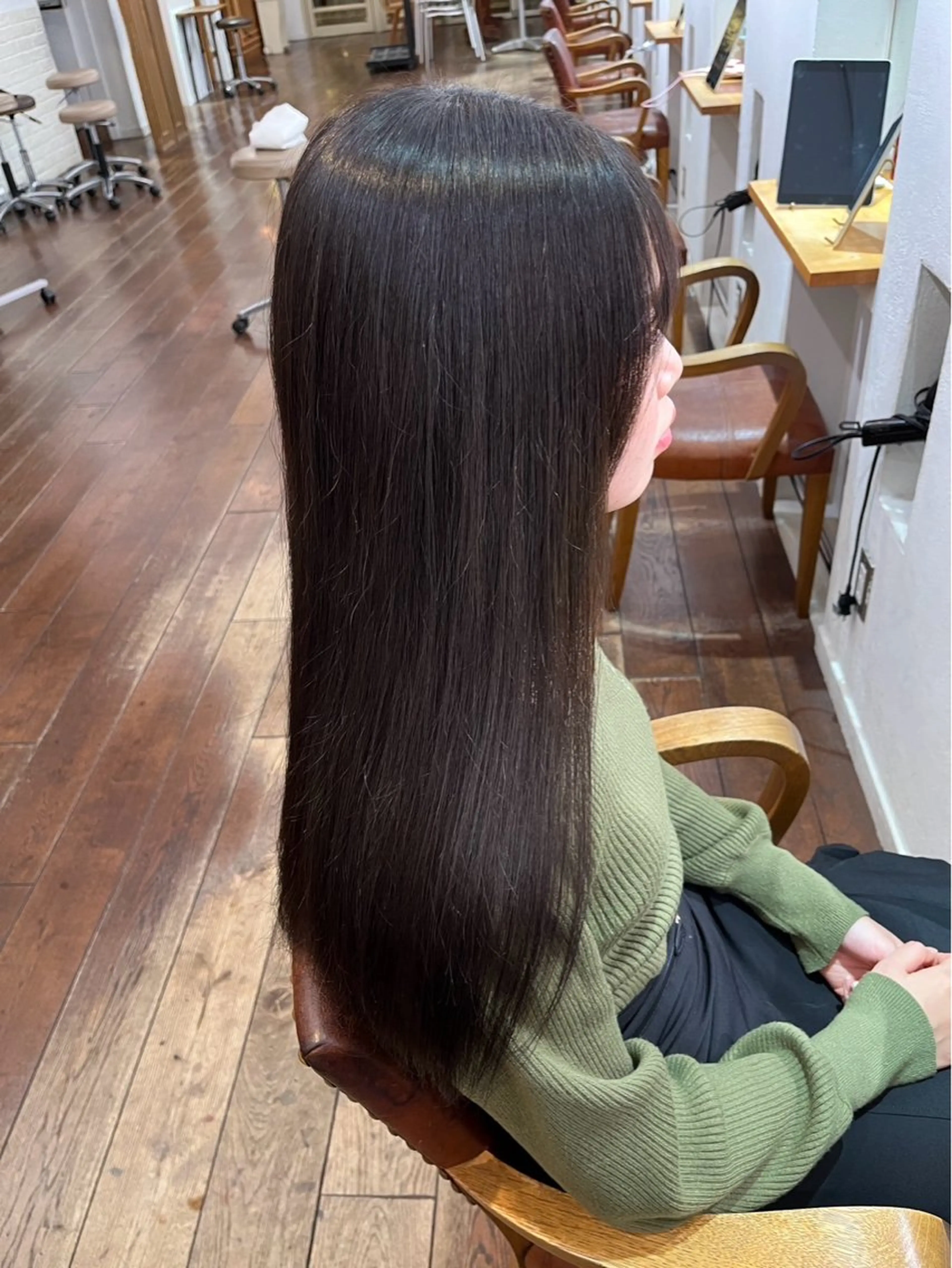 ロング カラー ベージュカラー オリーブベージュ ヘアカラー トリートメント MAKE'S omotesando所属・Make's表参道 らら🌼のヘアスタイル