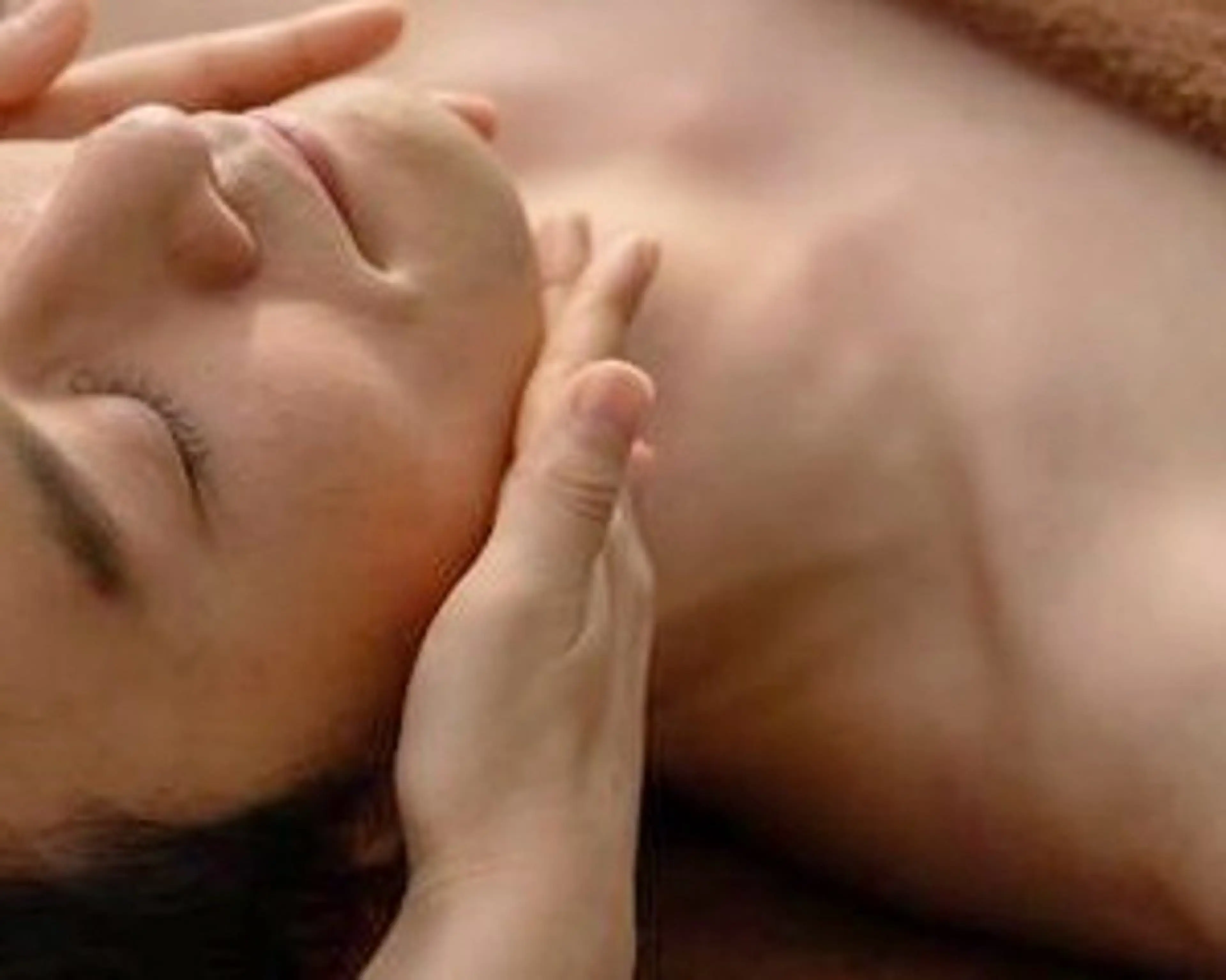 メンズフェイシャル【乾燥肌・くすみ】透明肌フェイシャルの写真