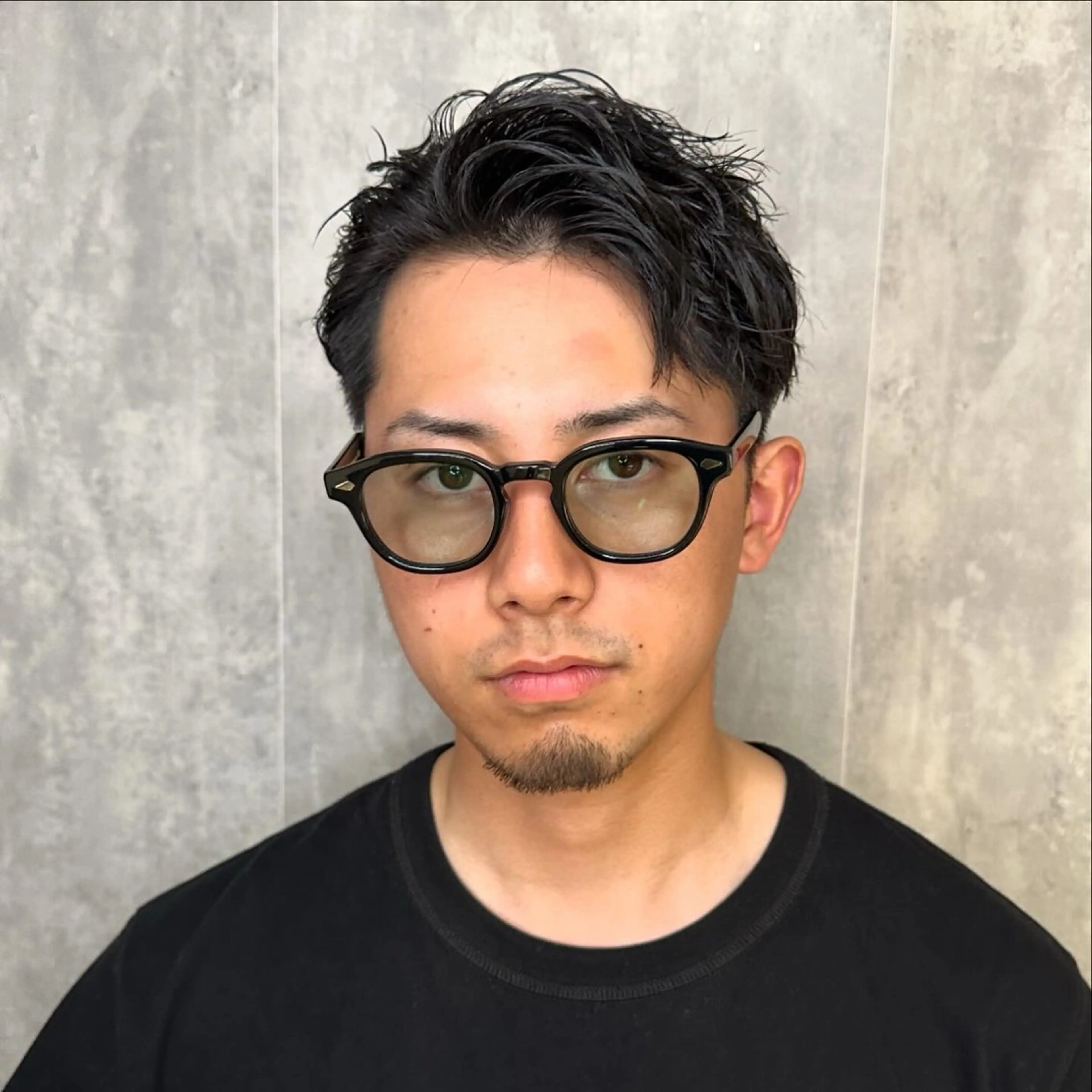 ショート パーマ メンズ センターパート フェードカット メンズパーマ プードルパーマ スキンフェード 【メンズ職人】 ✂️佐藤友のヘアスタイル