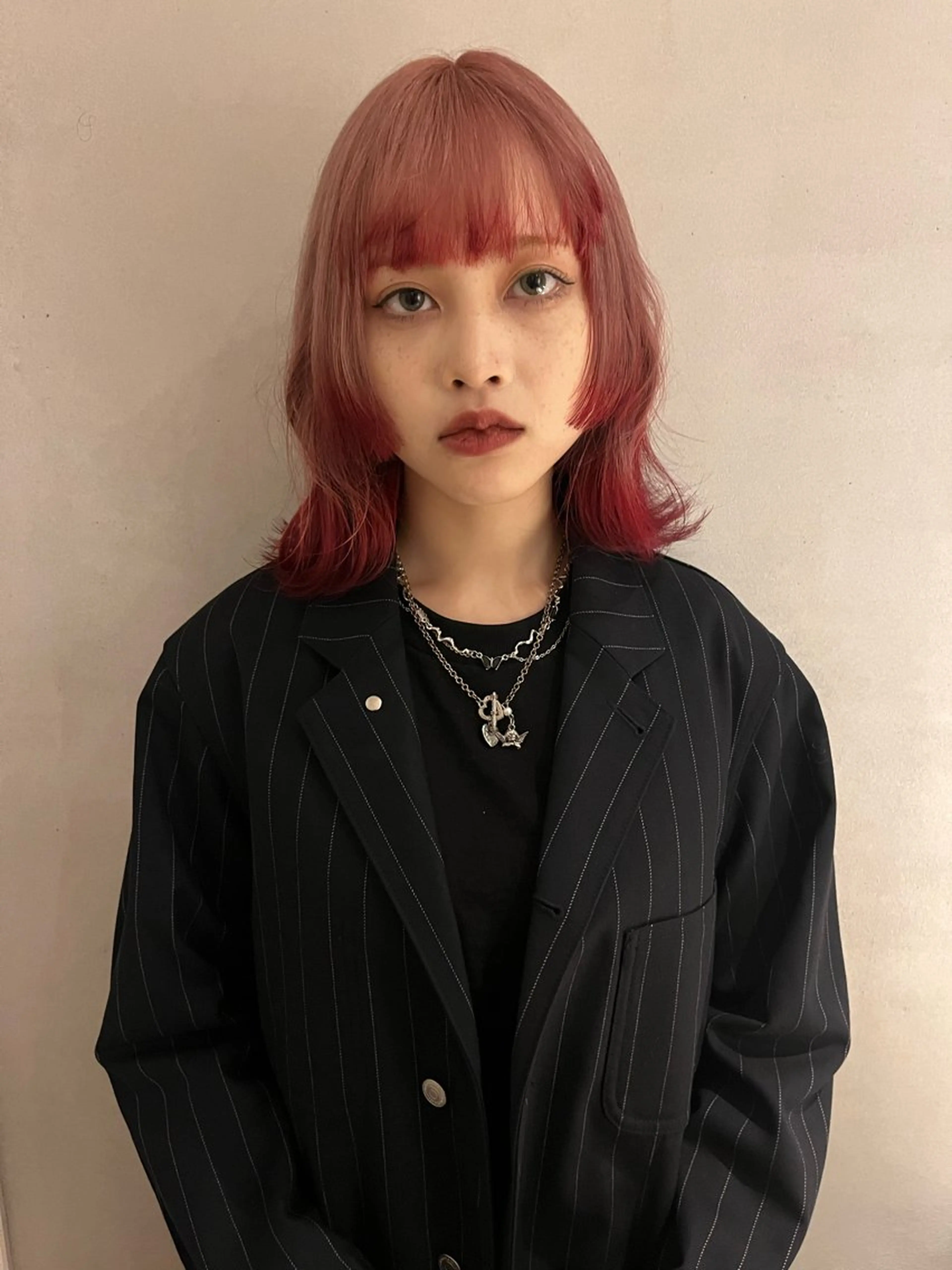 ミディアム カラー ベージュカラー ブリーチ ピンクカラー ピンクベージュ カット ヘアカラー トリートメント 🩷ハイトーン透明感 レイヤー🩷ユリカのヘアスタイル