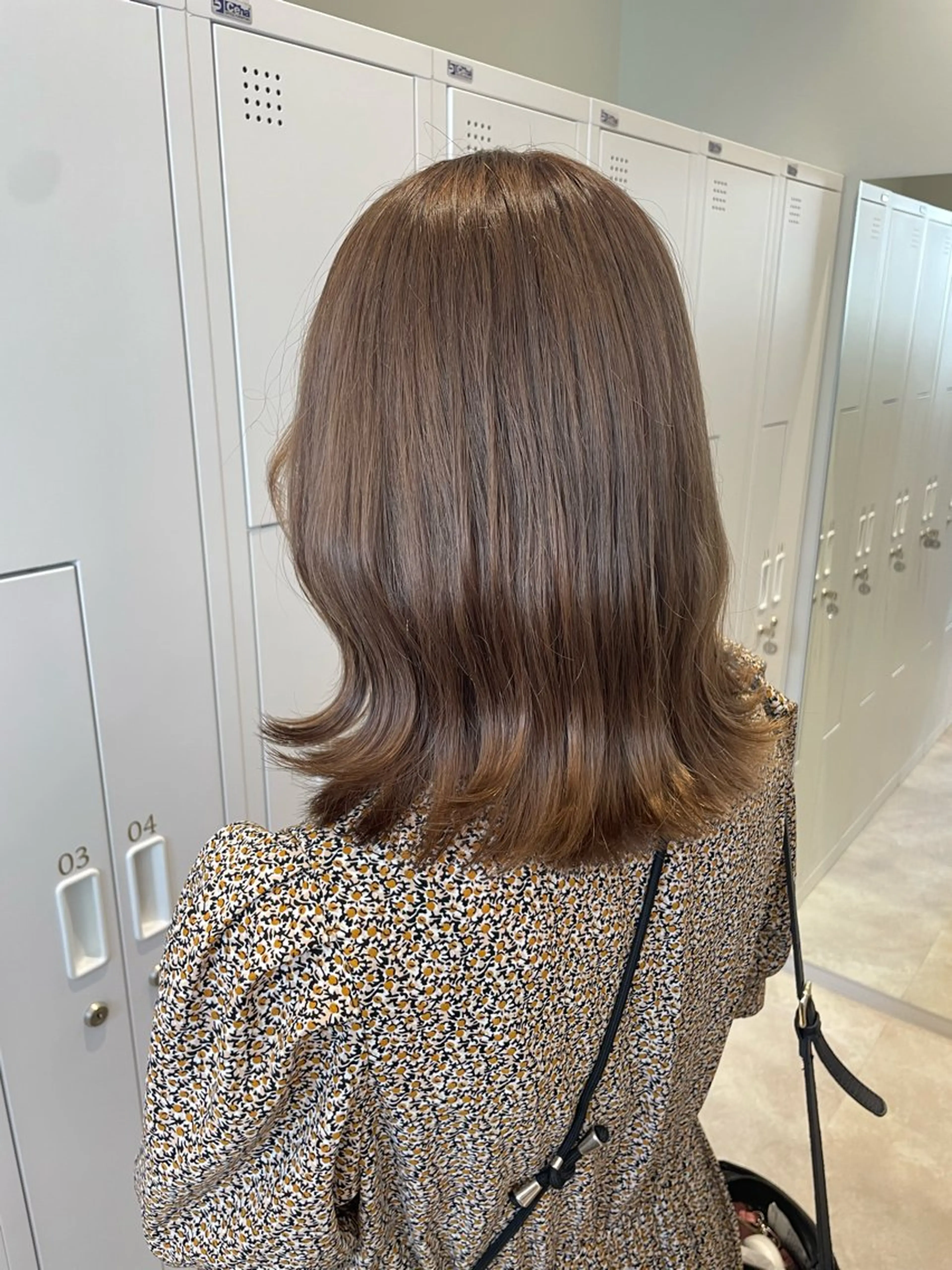 ミディアム カラー ブラウンカラー ミルクティーブラウン カット ヘアカラー 女性リピ90%🍨 🩷佐藤みずきのヘアスタイル