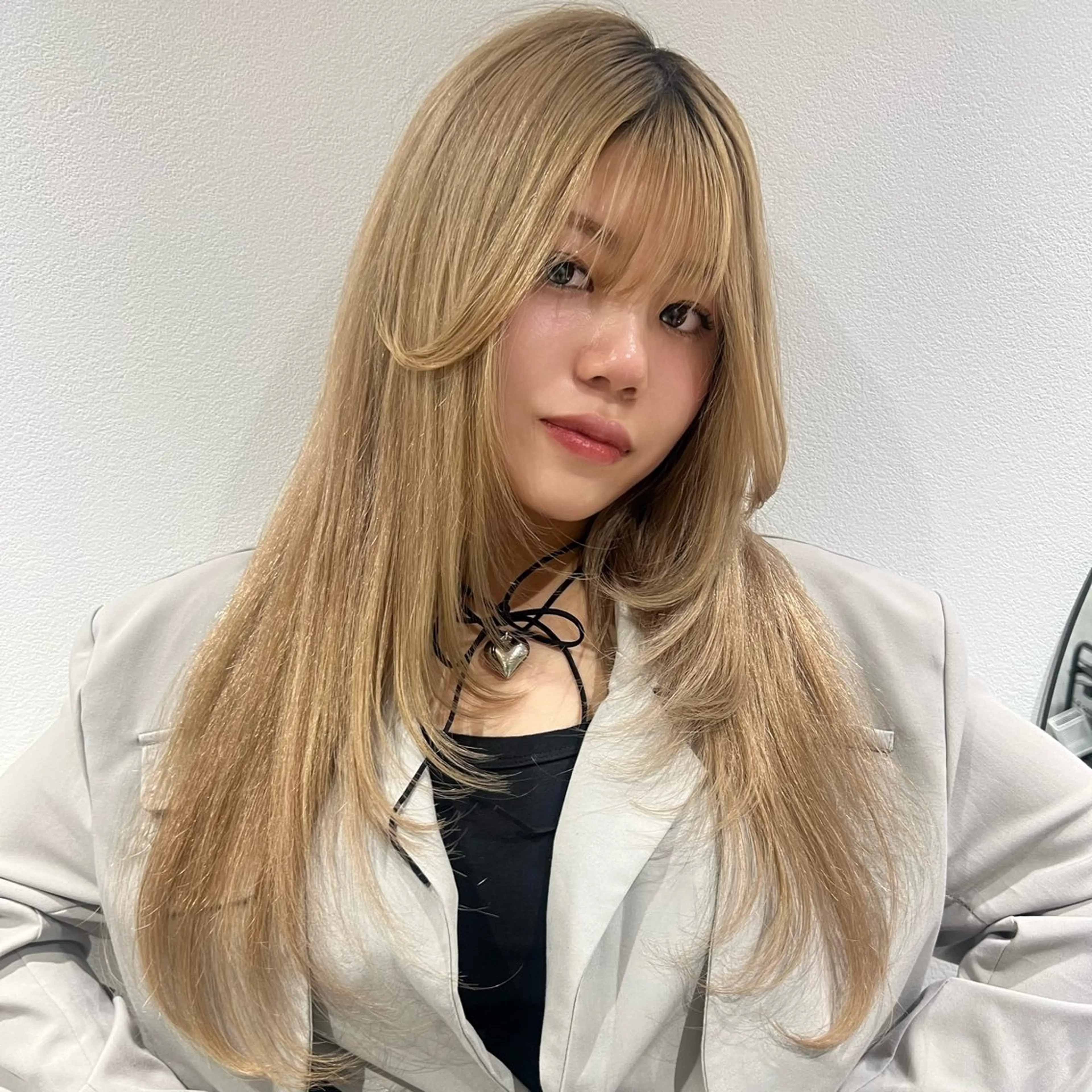 ロング 天使の羽バング・フェザーバング レイヤーカット カット ヘアカラー AI TOKYO　S所属・mizuki 【韓国レイヤー】のヘアスタイル