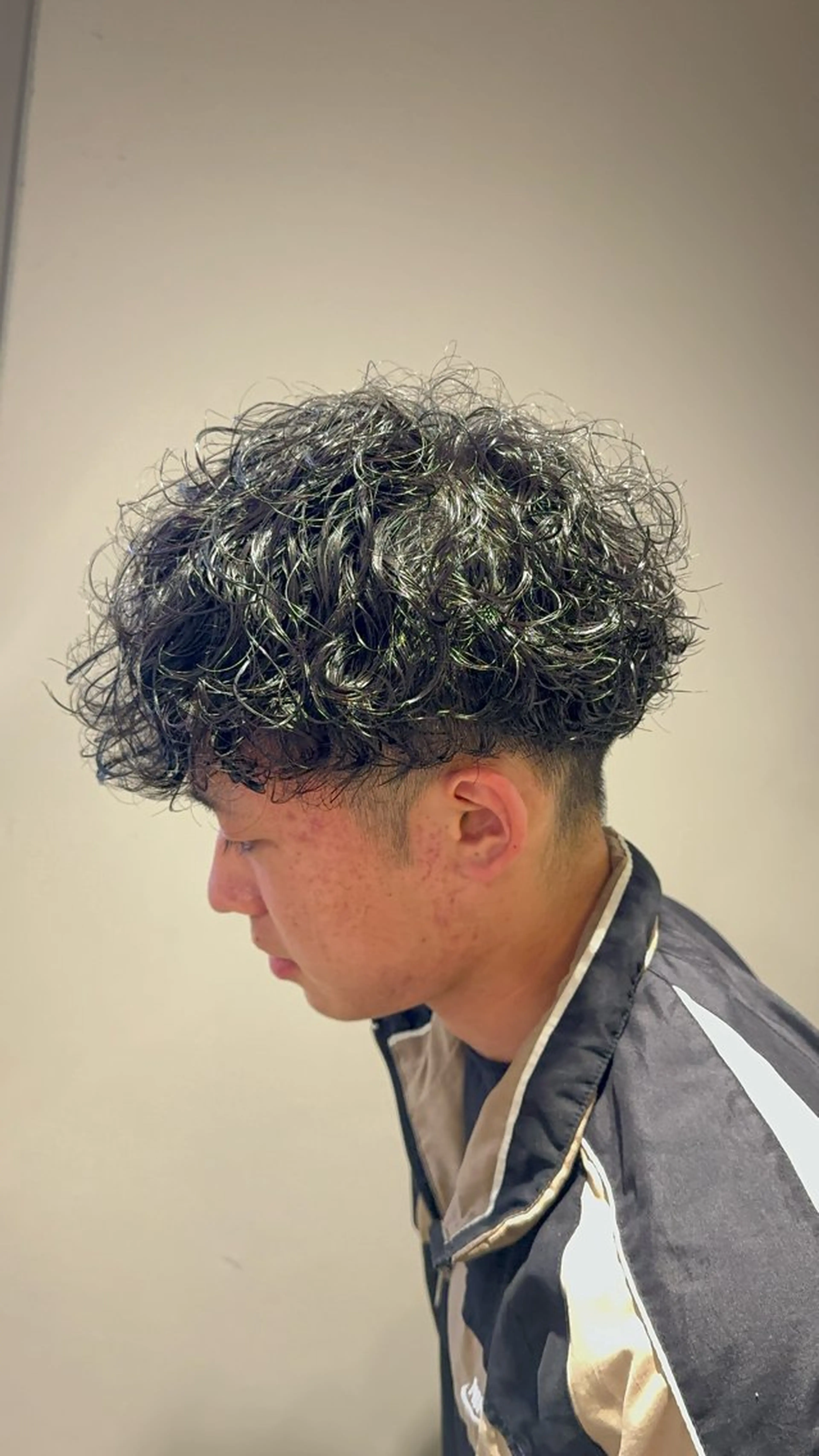 ショート パーマ ヘアアレンジ メンズ メンズパーマ プードルパーマ プードルパーマ 顔まわりカット の達人のヘアスタイル