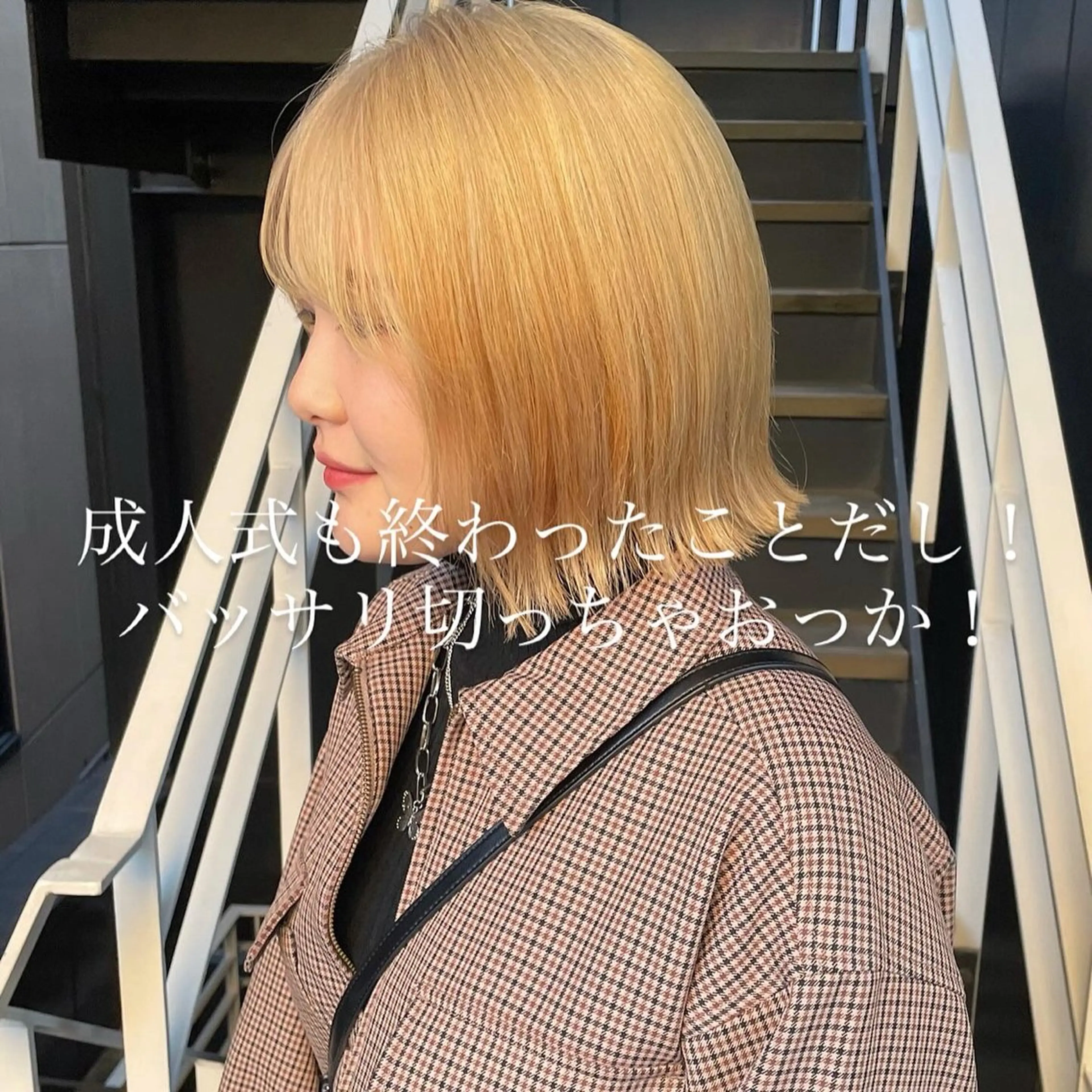 ショート カラー ヘアアレンジ 切りっぱなしボブ ボブ mika｜ブルーカラ ー｜ハイトーンカラーのヘアスタイル