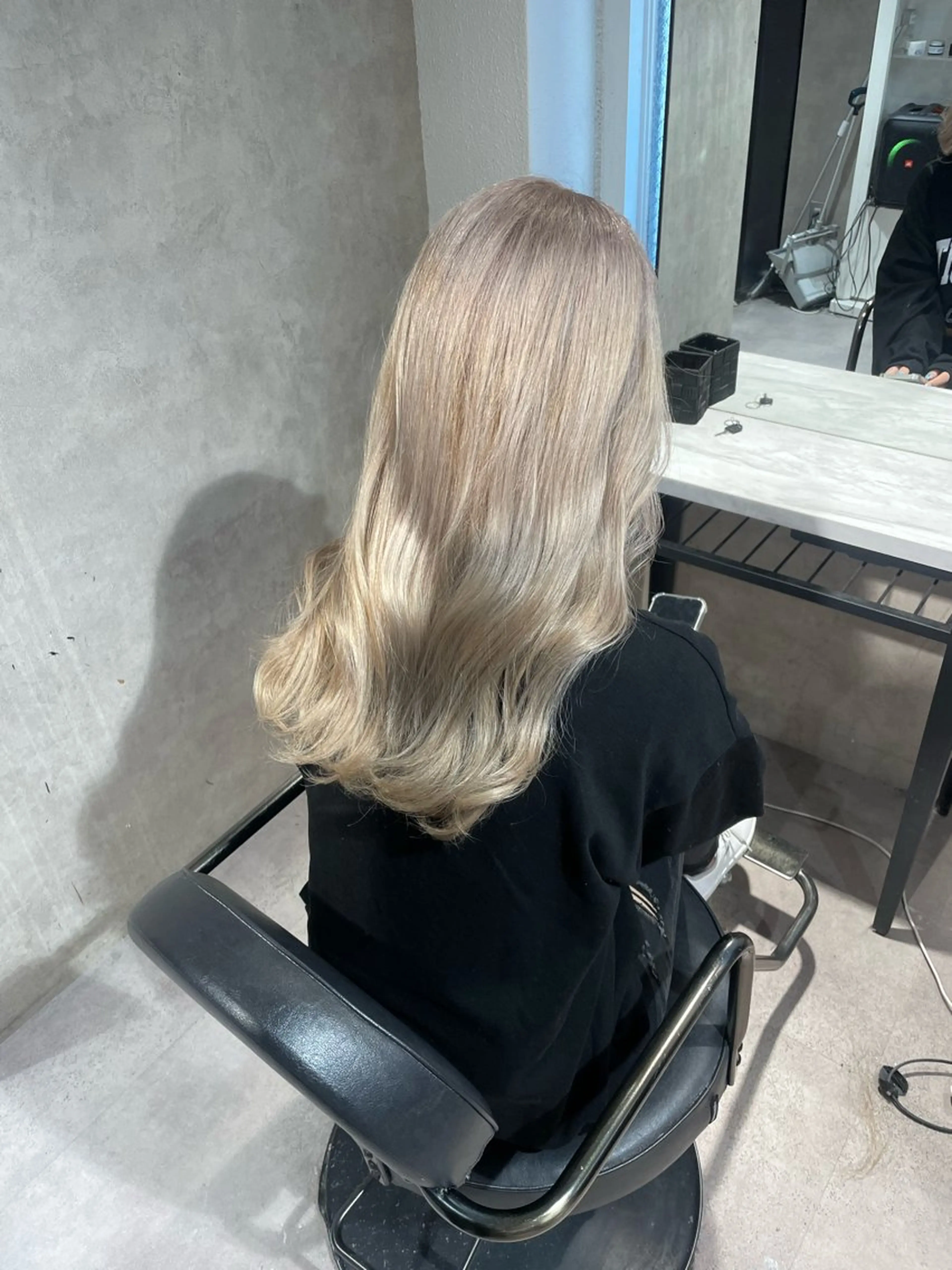 ロング カラー ベージュカラー ホワイトベージュ 🇰🇷ハイトーン× 韓国レイヤー레이어드のヘアスタイル