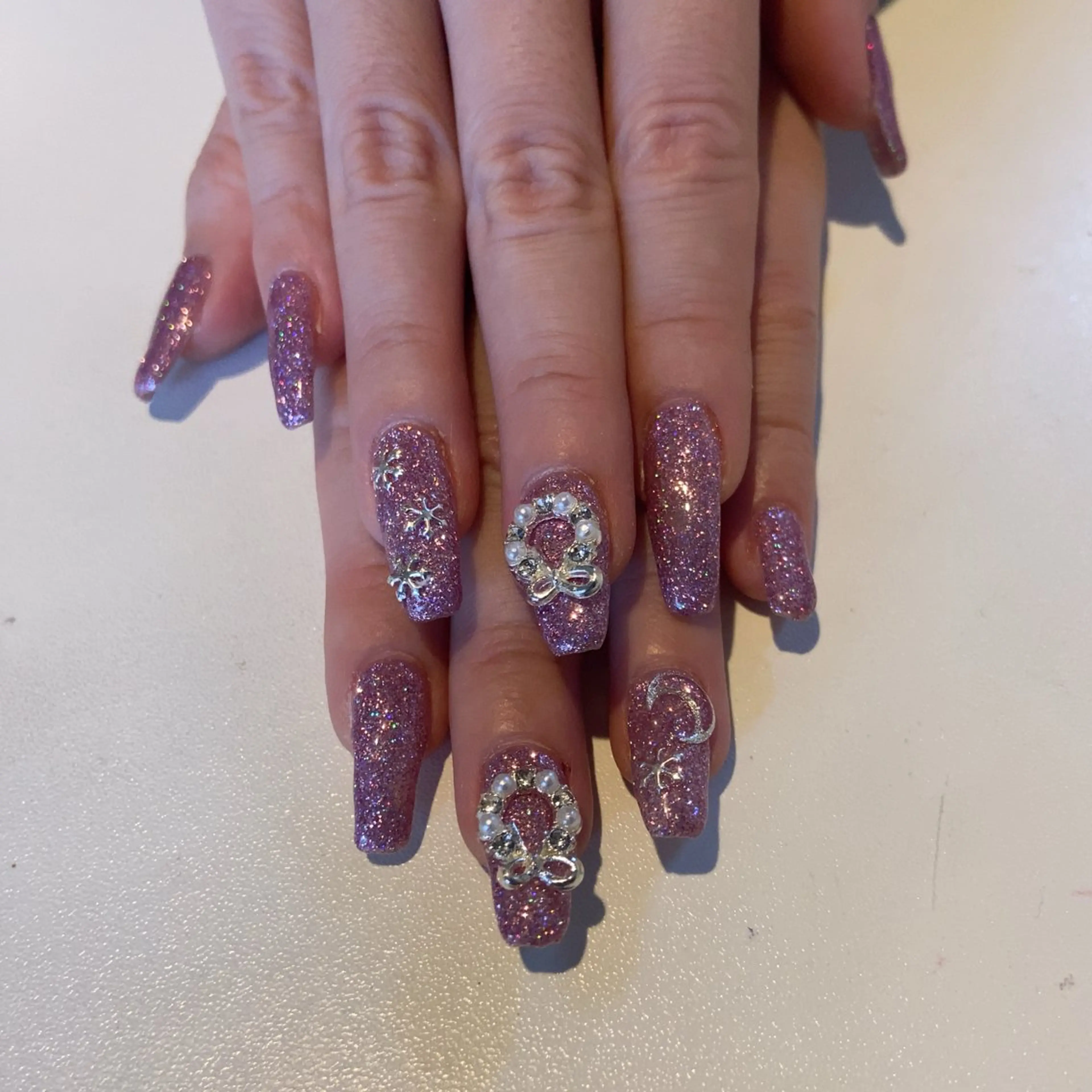 ネイル ハンドネイル Feather ビューティーサロンのネイルデザイン