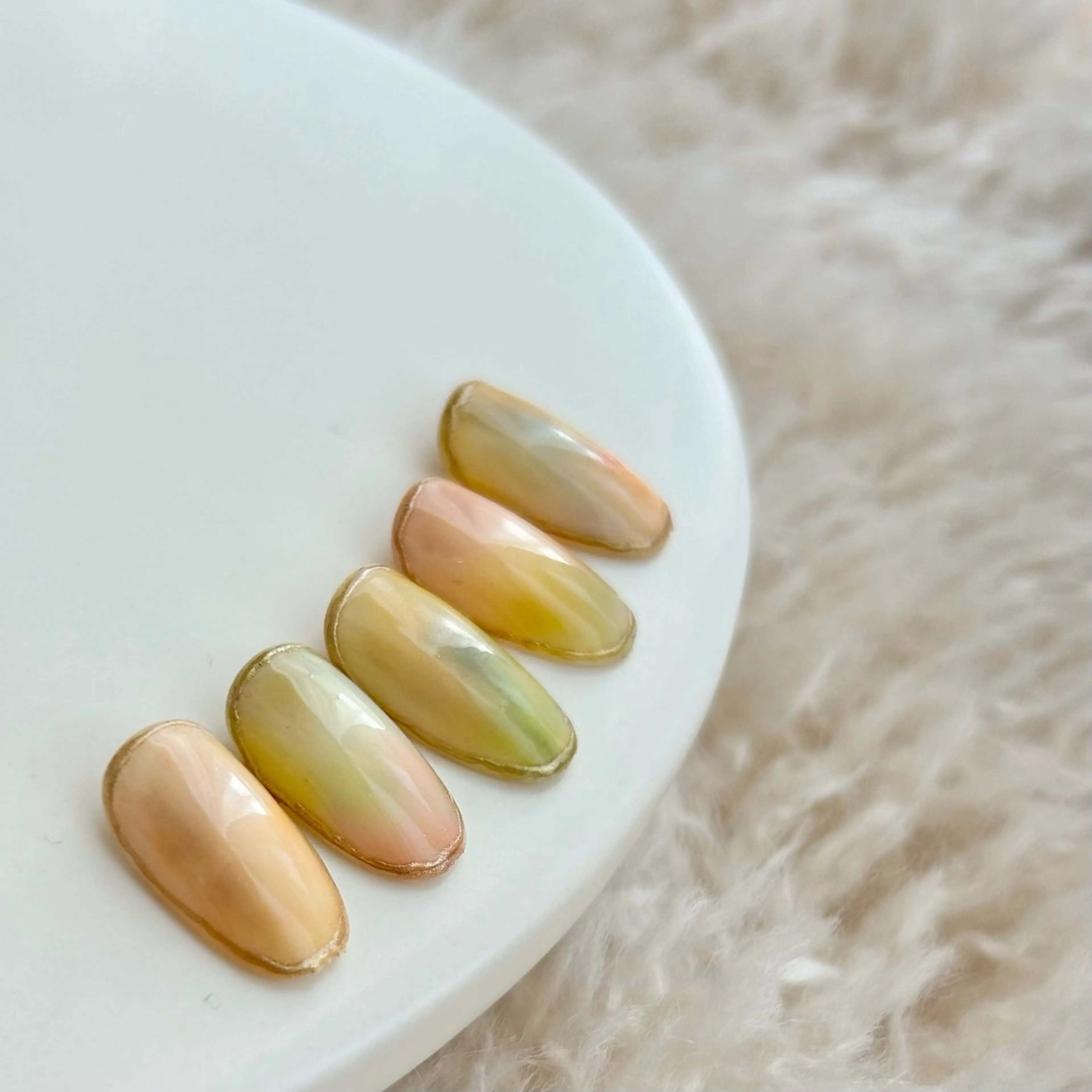 ネイル グラデーション ミラーネイル nailsalon kiii'sのネイルデザイン