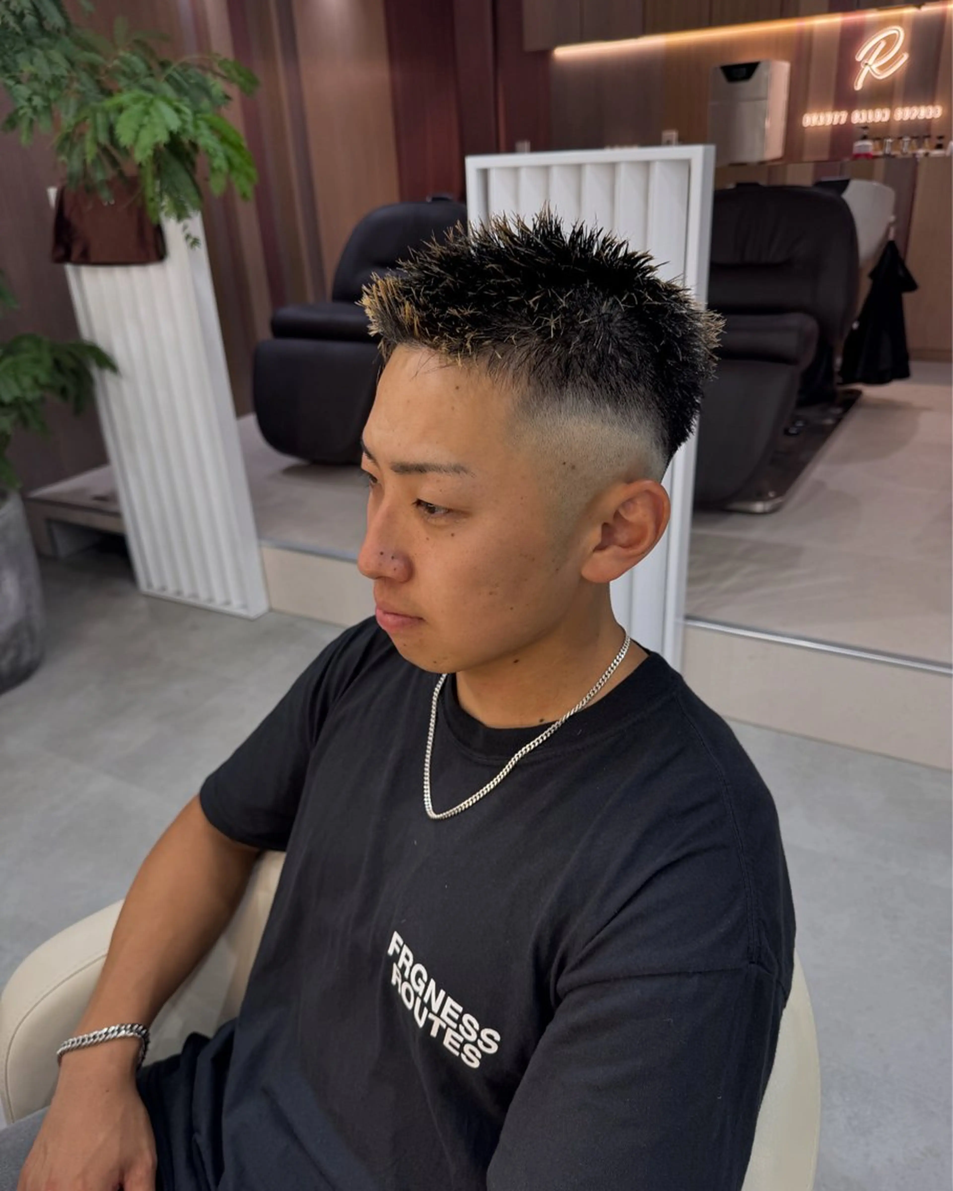 メンズ カット R/🤎 パーマ＆ブリーチ🔥のヘアスタイル