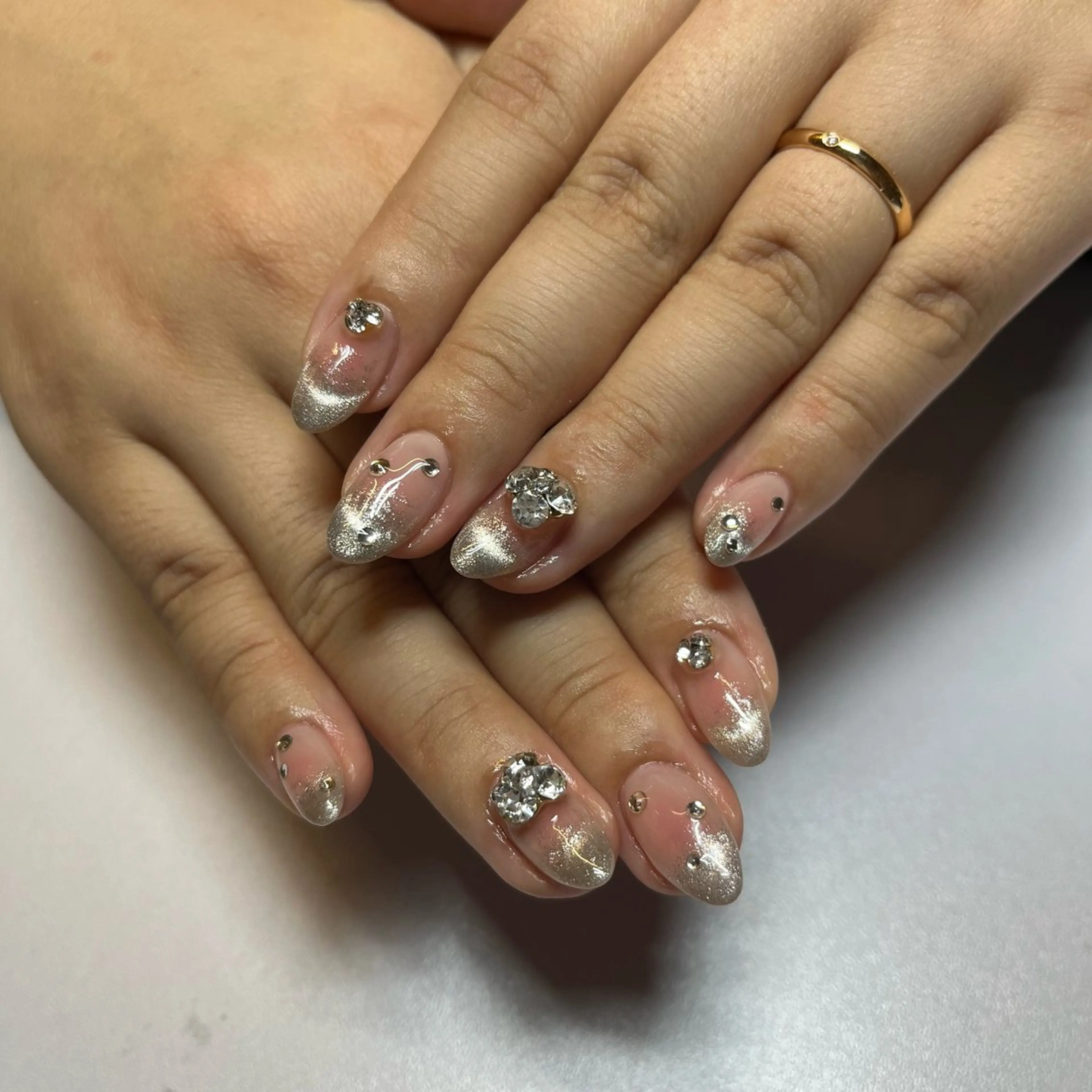 ミディアム ハンドネイル watabe .のネイルデザイン