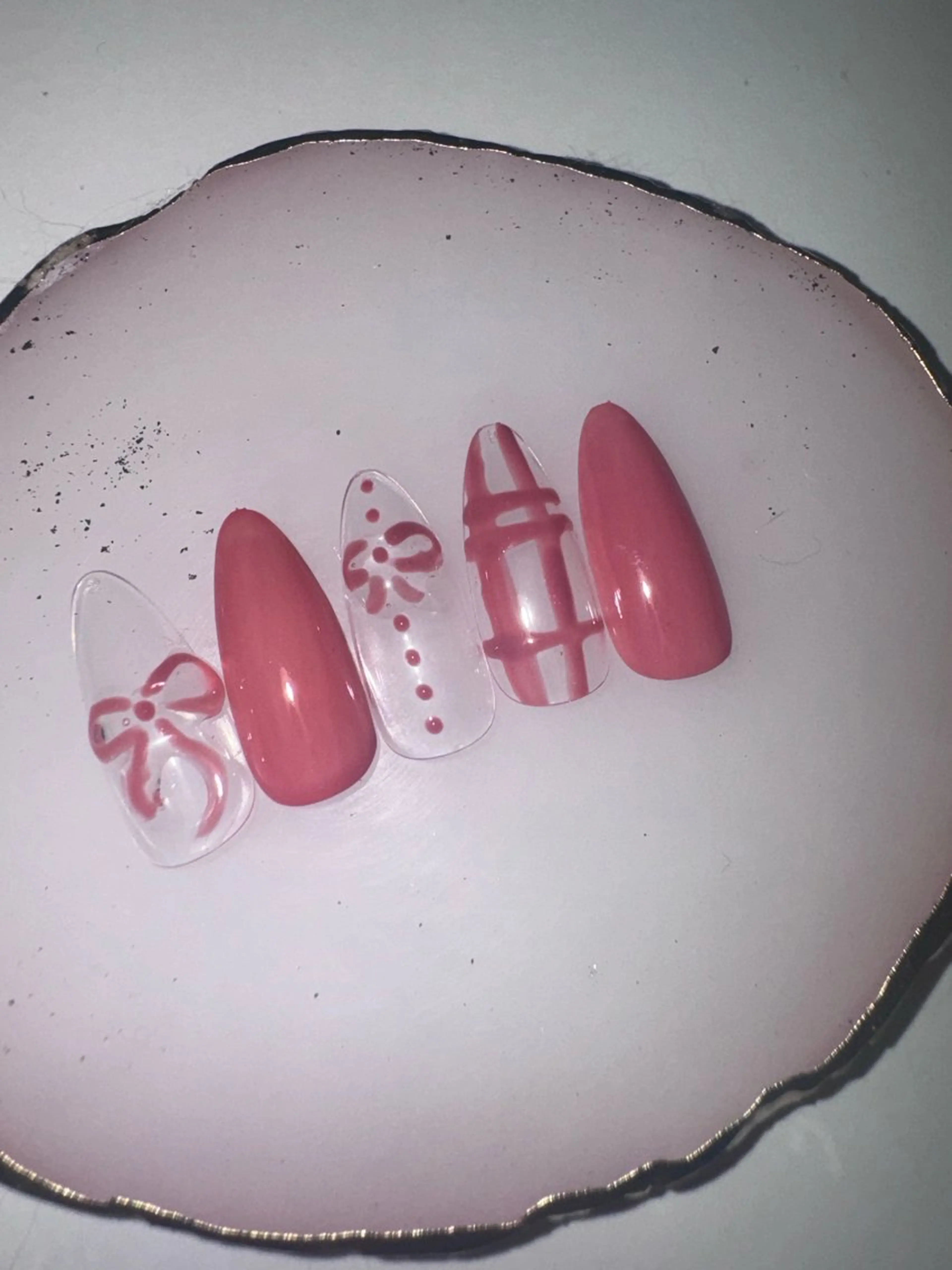 ネイル リボン on nail 尾張旭三郷店のネイルデザイン