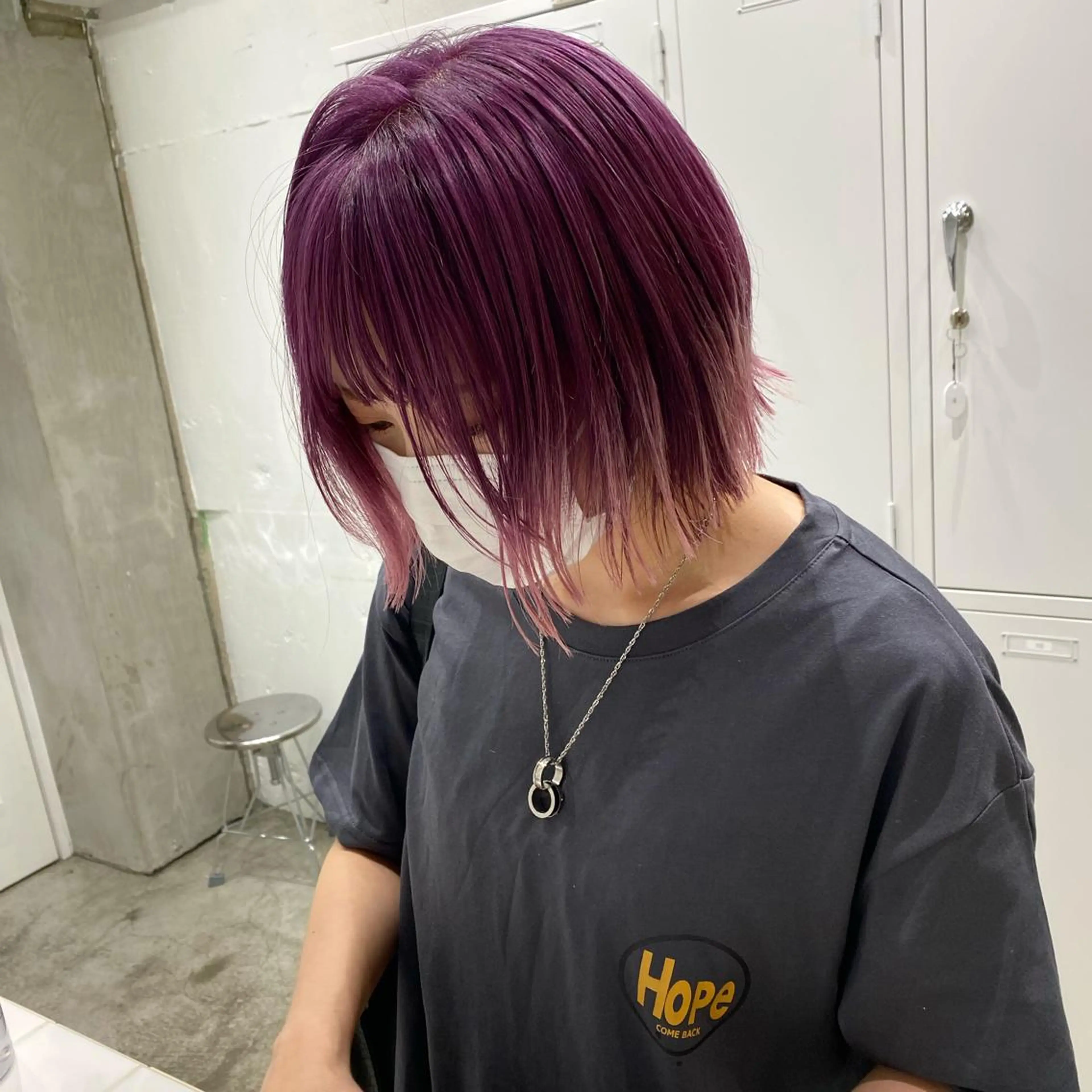 ショート カラー ヘアアレンジ 切りっぱなしボブ アッシュ アッシュグレー バレイヤージュ ベージュカラー 抜きっぱなしブロンド ササキカズマのヘアスタイル