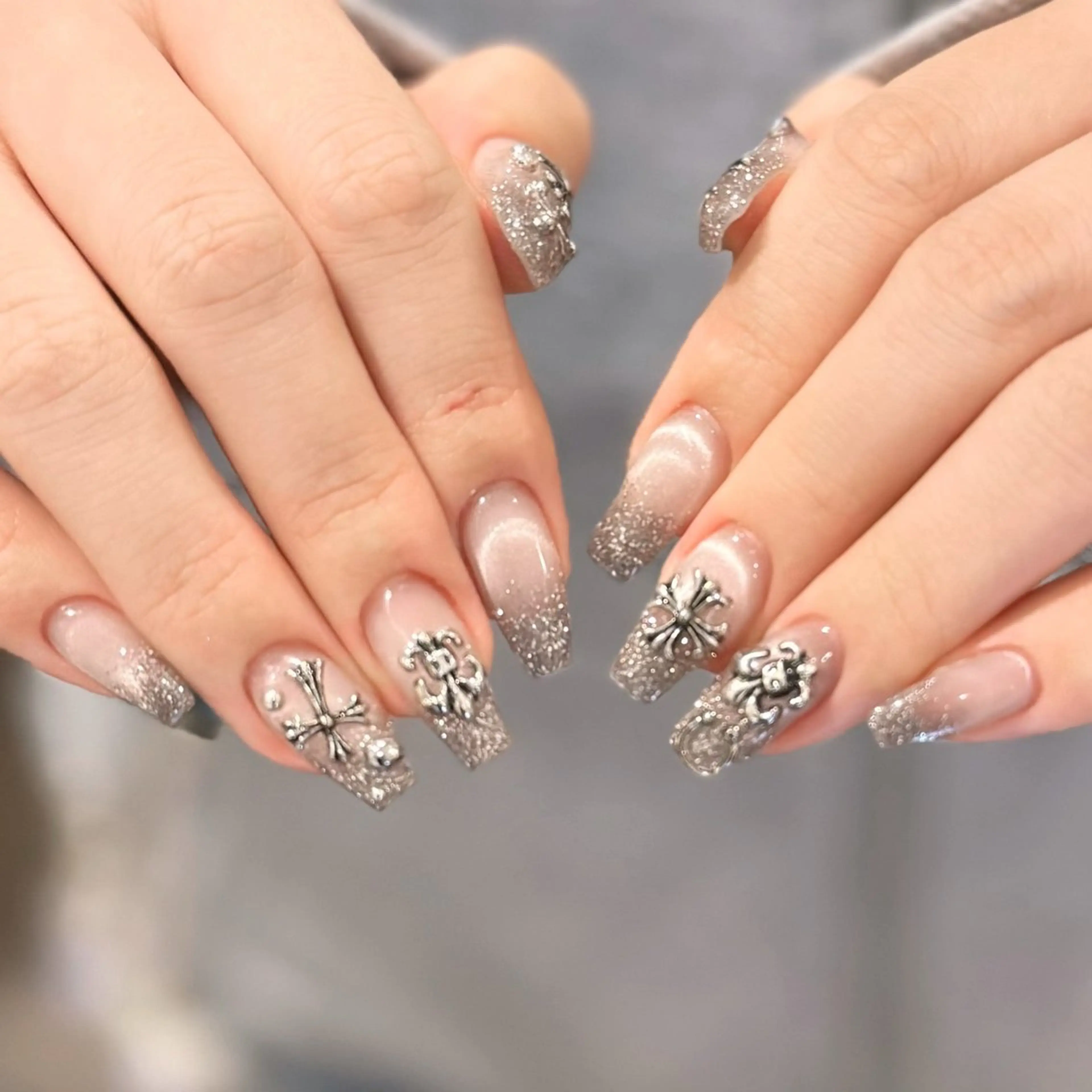 ネイル フラッシュネイル フレンチネイル マグネットネイル 逆フレンチ シルバー ハンドネイル Karen 吉祥寺のネイルデザイン