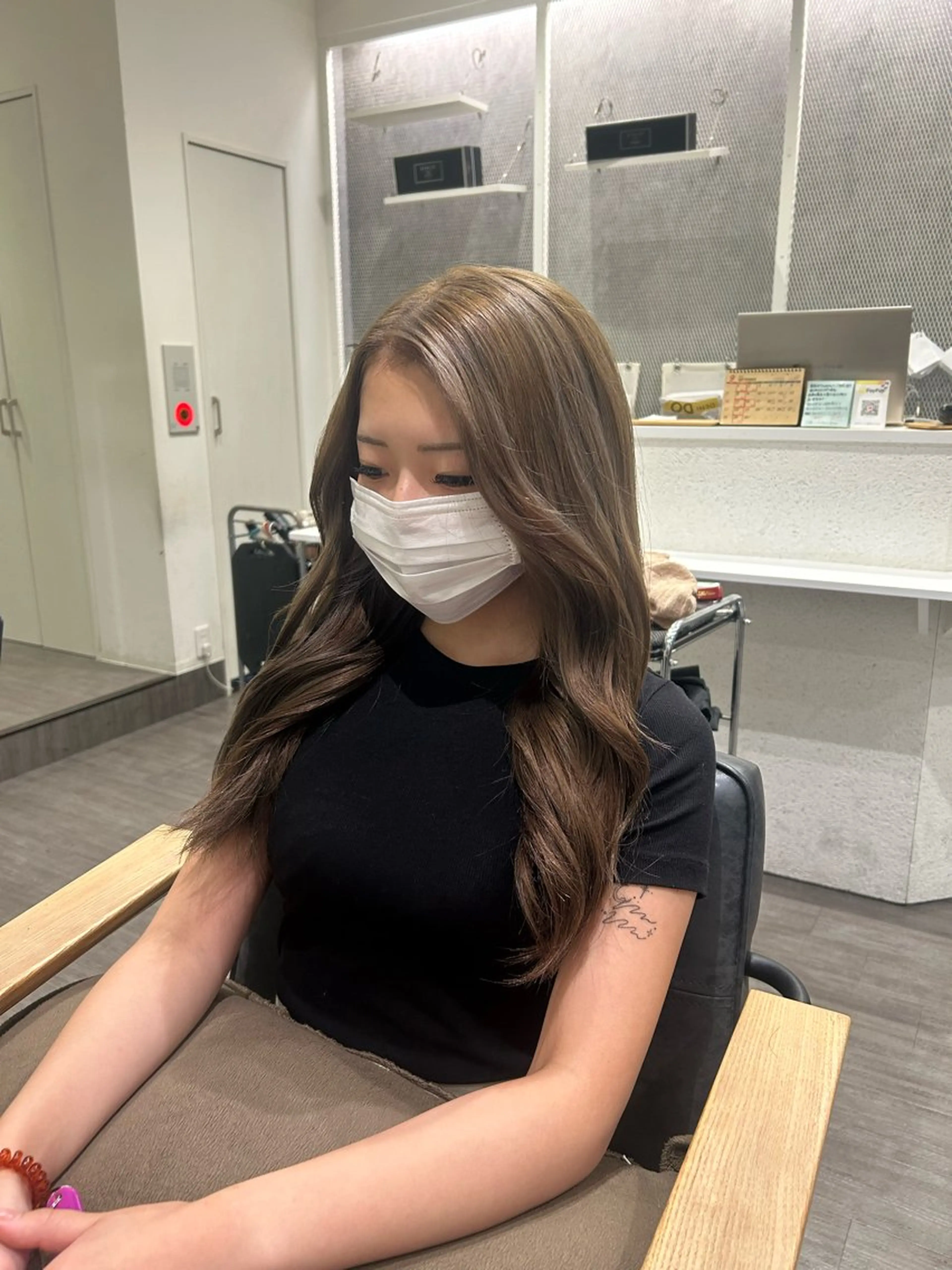 ロング カラー ヘアアレンジ ベージュカラー ハイトーンカラー ミルクティーベージュ ヘアカラー トリートメント cocotte 💟草間紫音💟のヘアスタイル