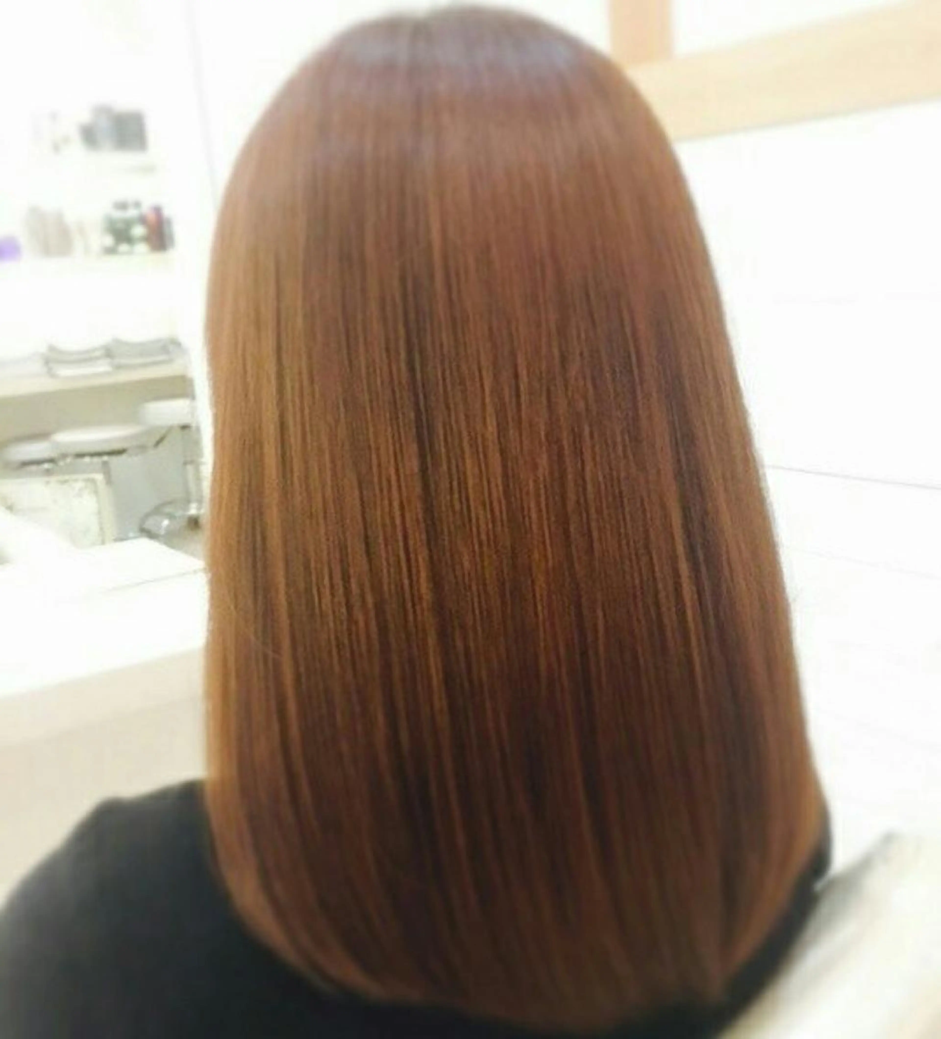 カラー セミロング 須賀 一美のヘアスタイル