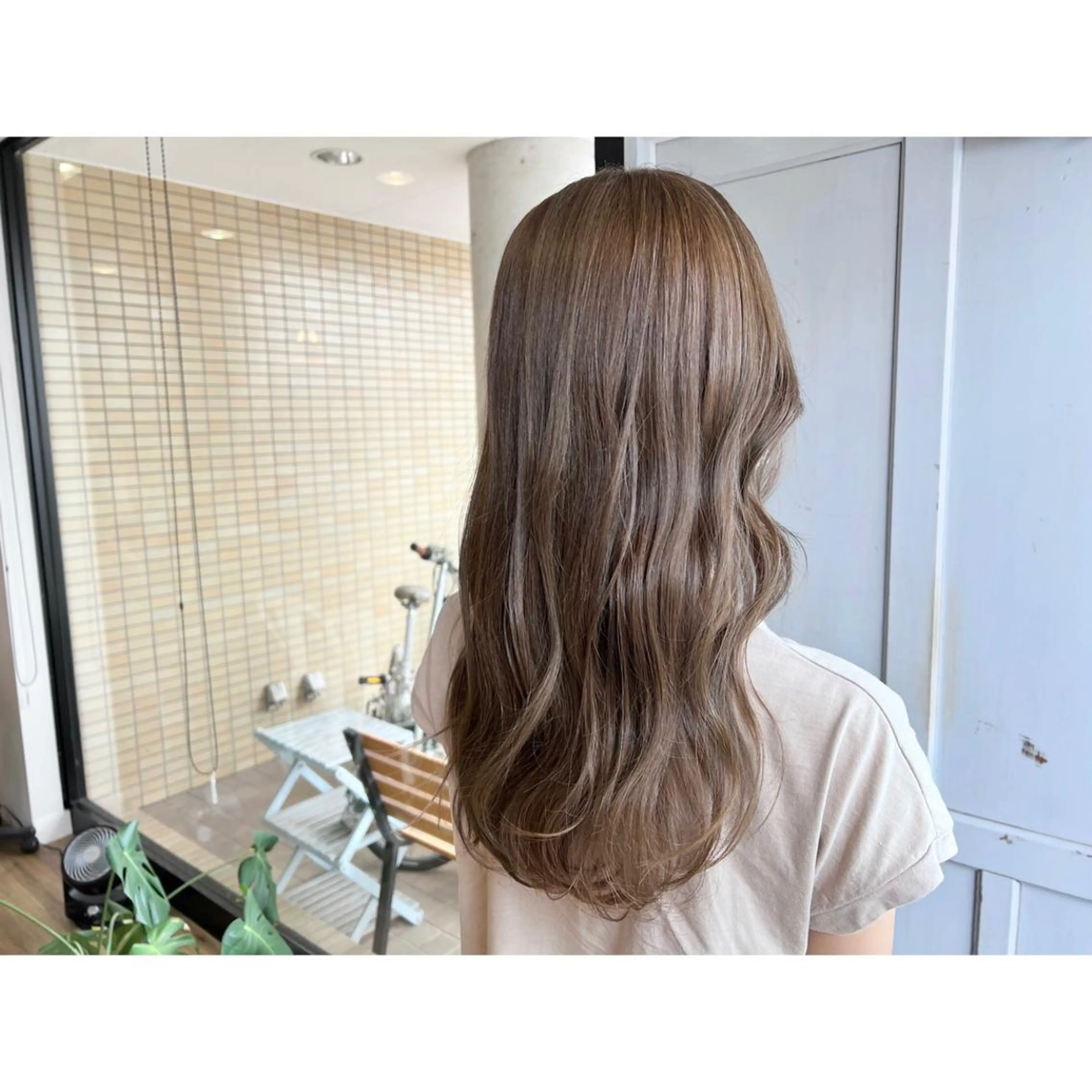 ロング カラー ベージュカラー ヘアカラー トリートメント ツキダテ ユイのヘアスタイル