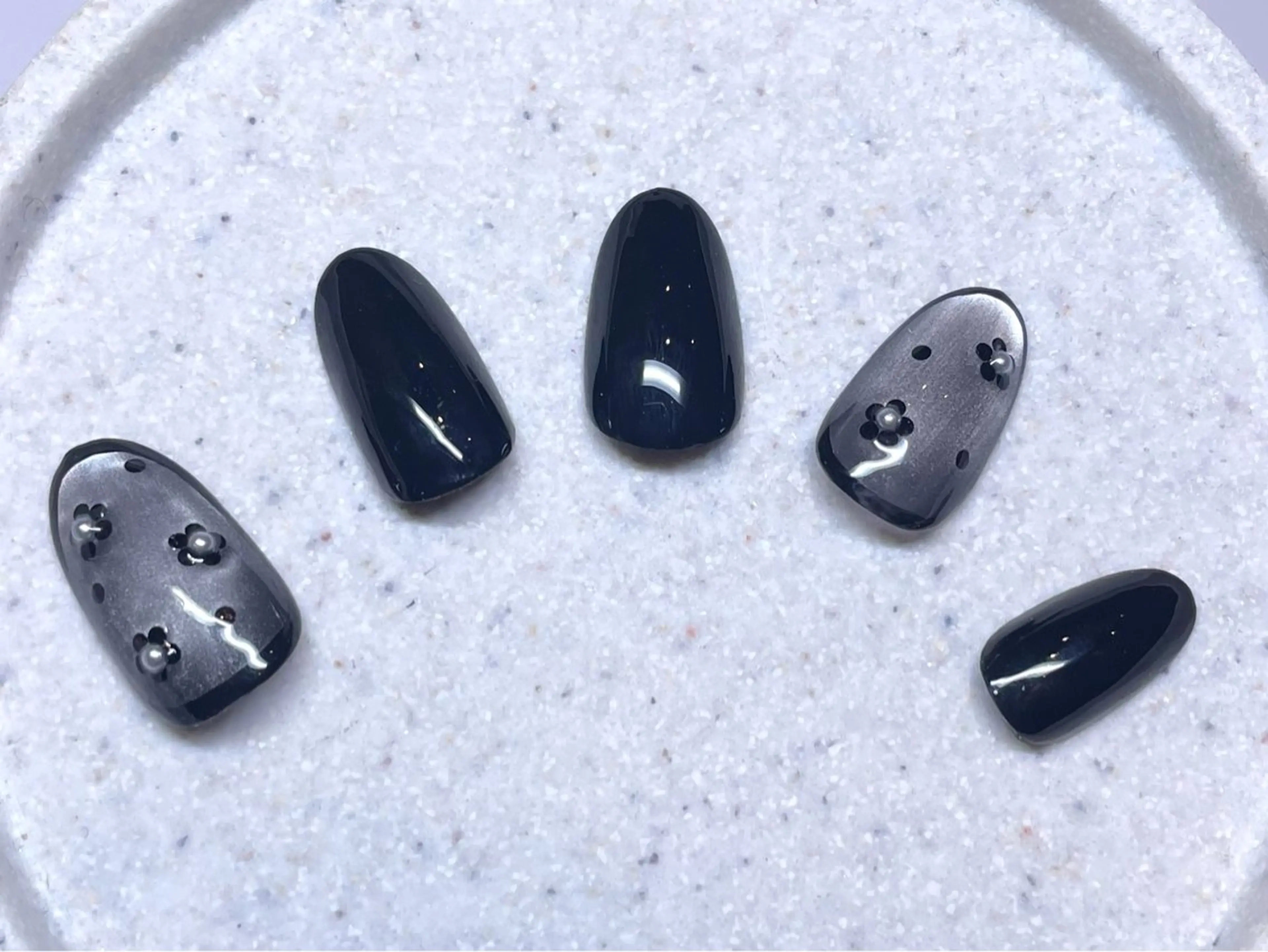 ネイル Nailsalon Repos.所属・Rika🌼 シンプル•マグネットのネイルデザイン