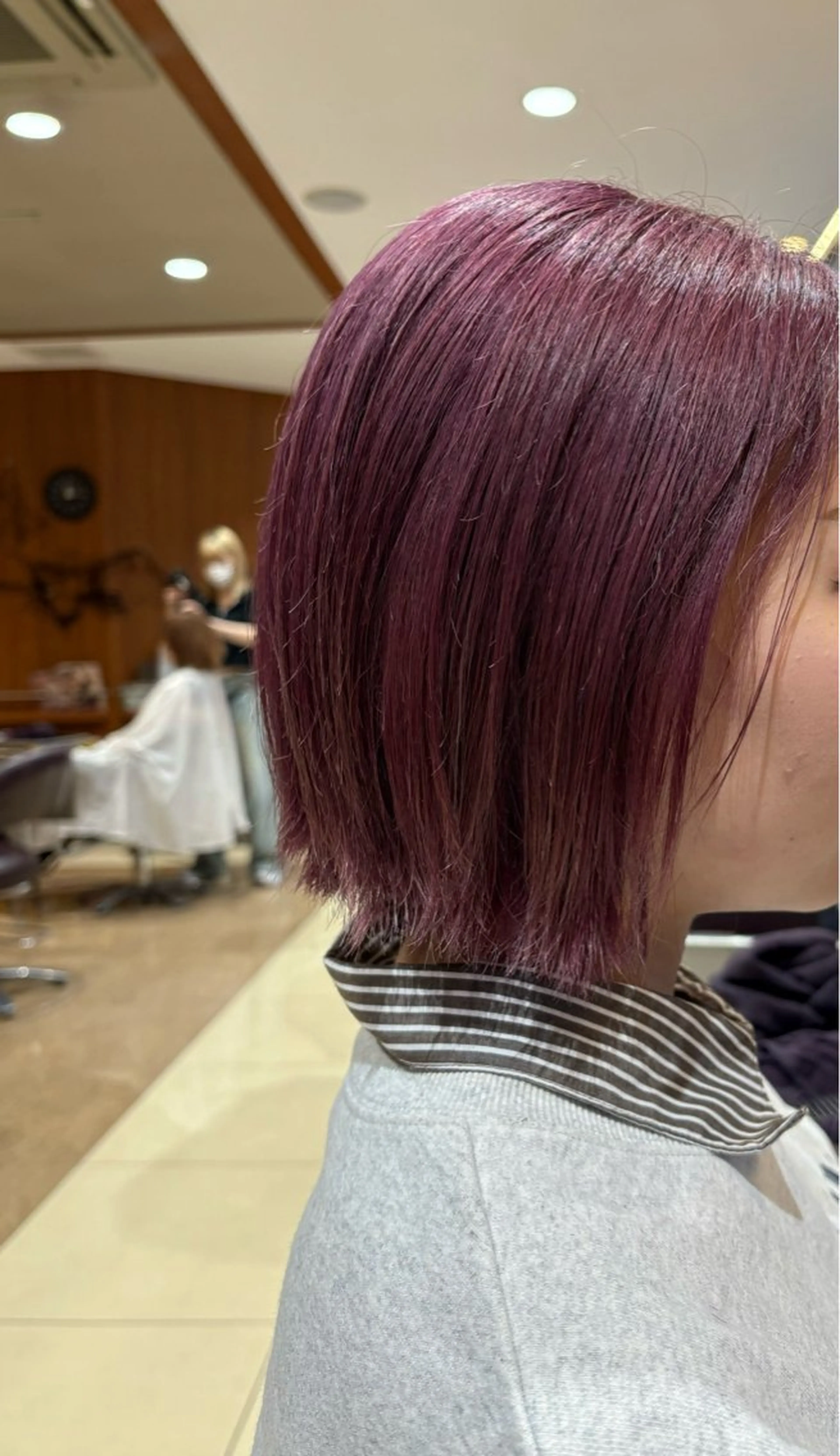 ショート パープルカラー レイフィールド観光通り店所属・山口 夏季のヘアスタイル