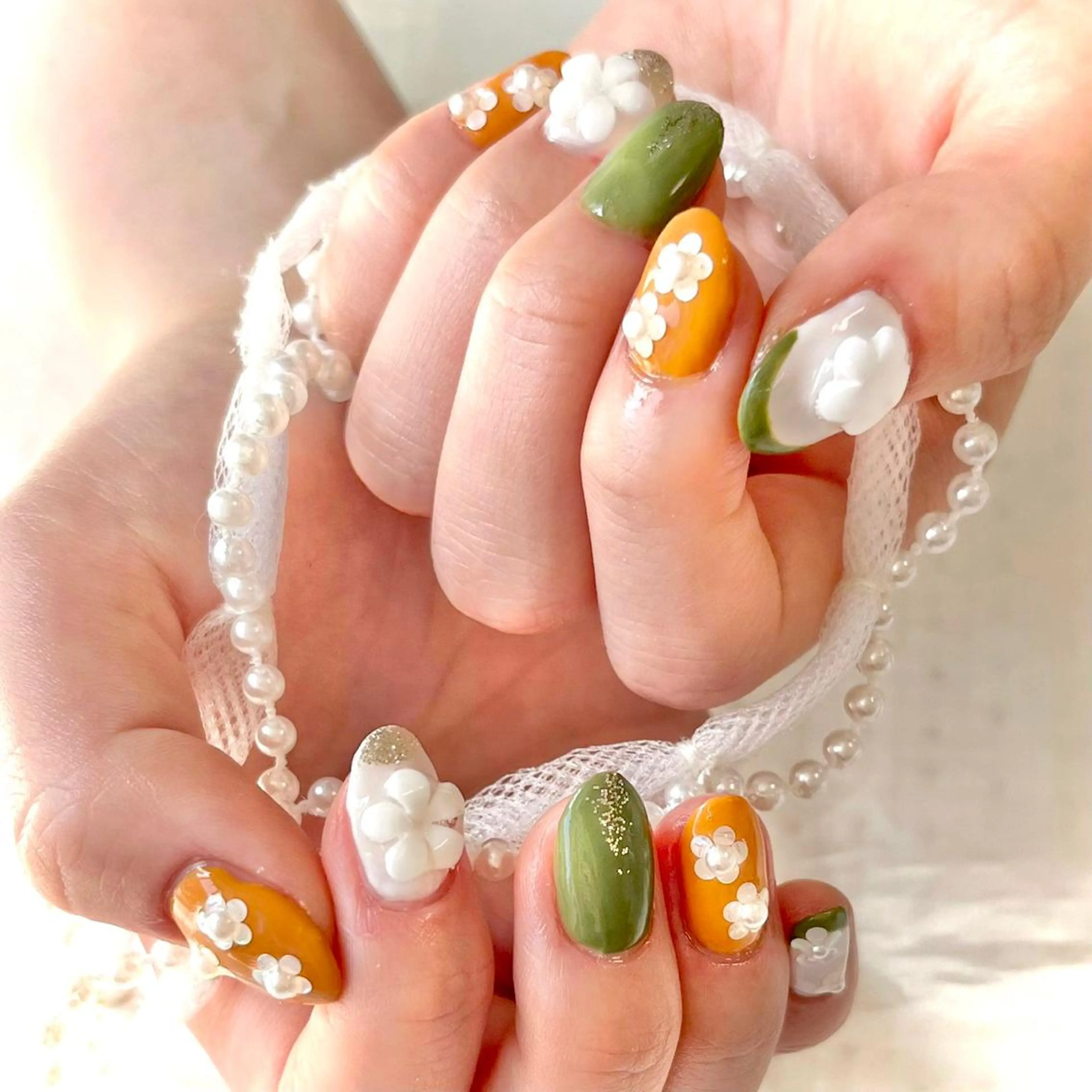 ネイル フレンチネイル グリーン 韓国ネイル ラメ(グリッター) オレンジ ハンドネイル 韓国ネイルサロン Miuのネイルデザイン