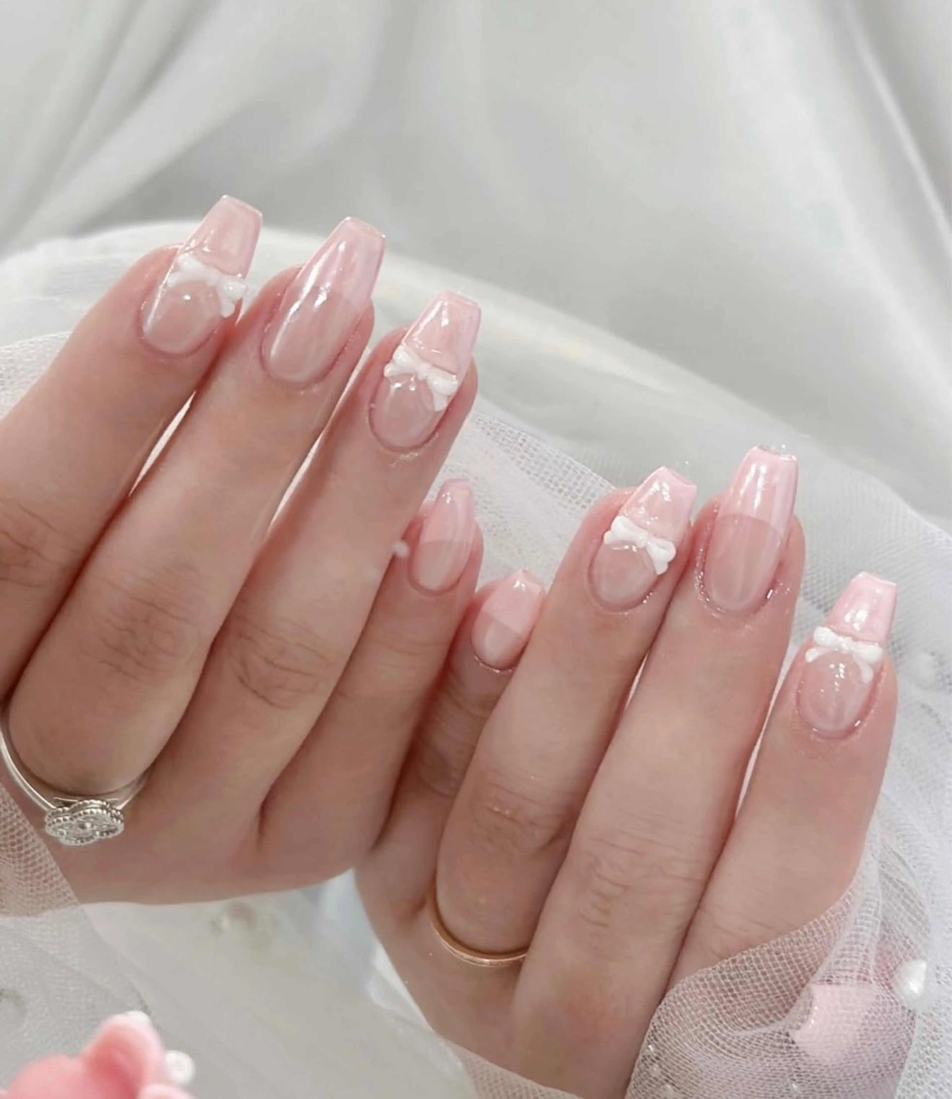 ネイル キラキラネイル マグネットネイル ミラーネイル ニュアンスネイル 春ネイル ハンドネイル Lyna 池袋のネイルデザイン