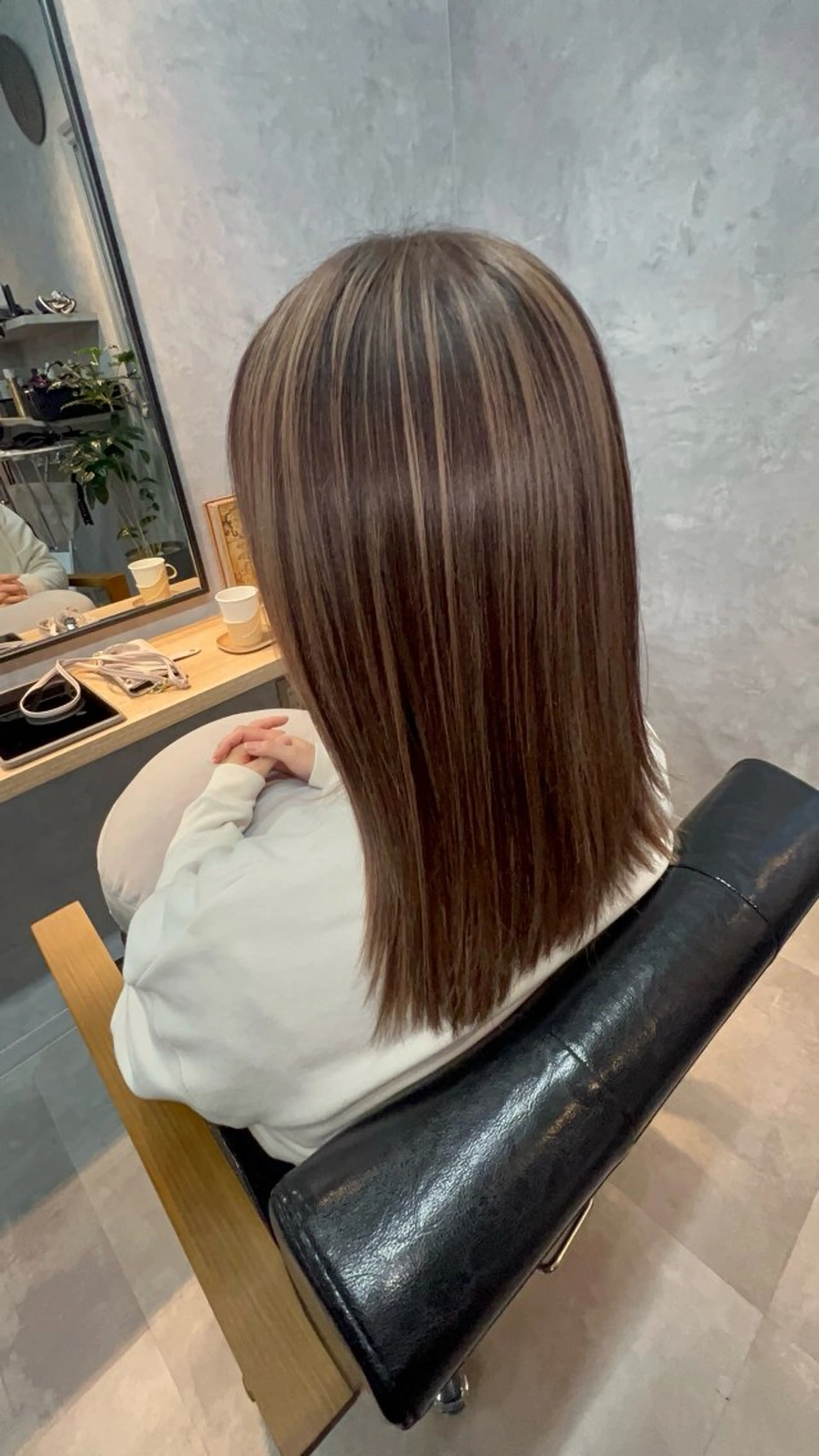 セミロング motoトップカラー リスト/ブリーチカラのヘアスタイル