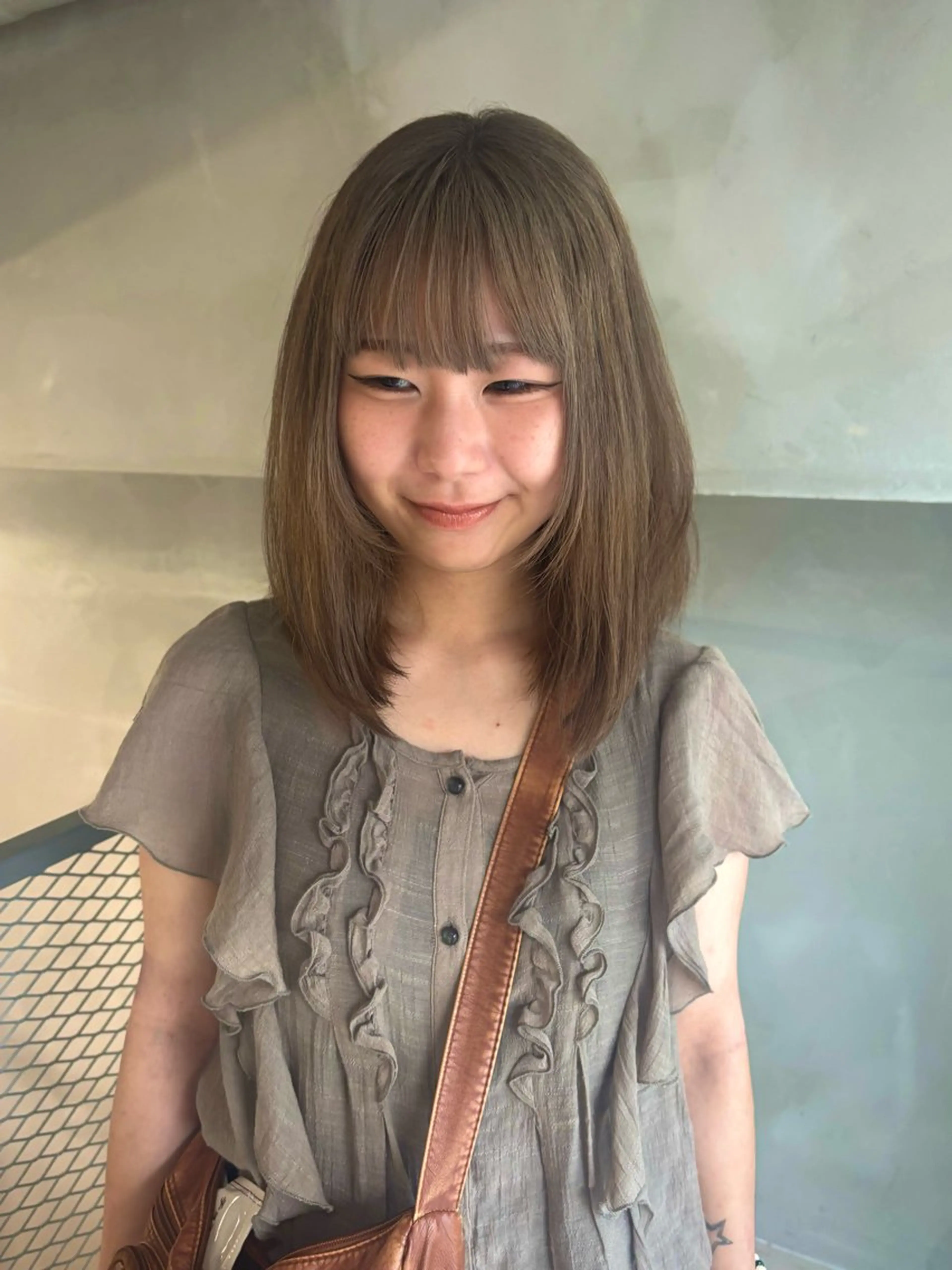 カラー ヘアカラー 🧸ミルクティー／ ぷつっとボブ｜ミクのヘアスタイル