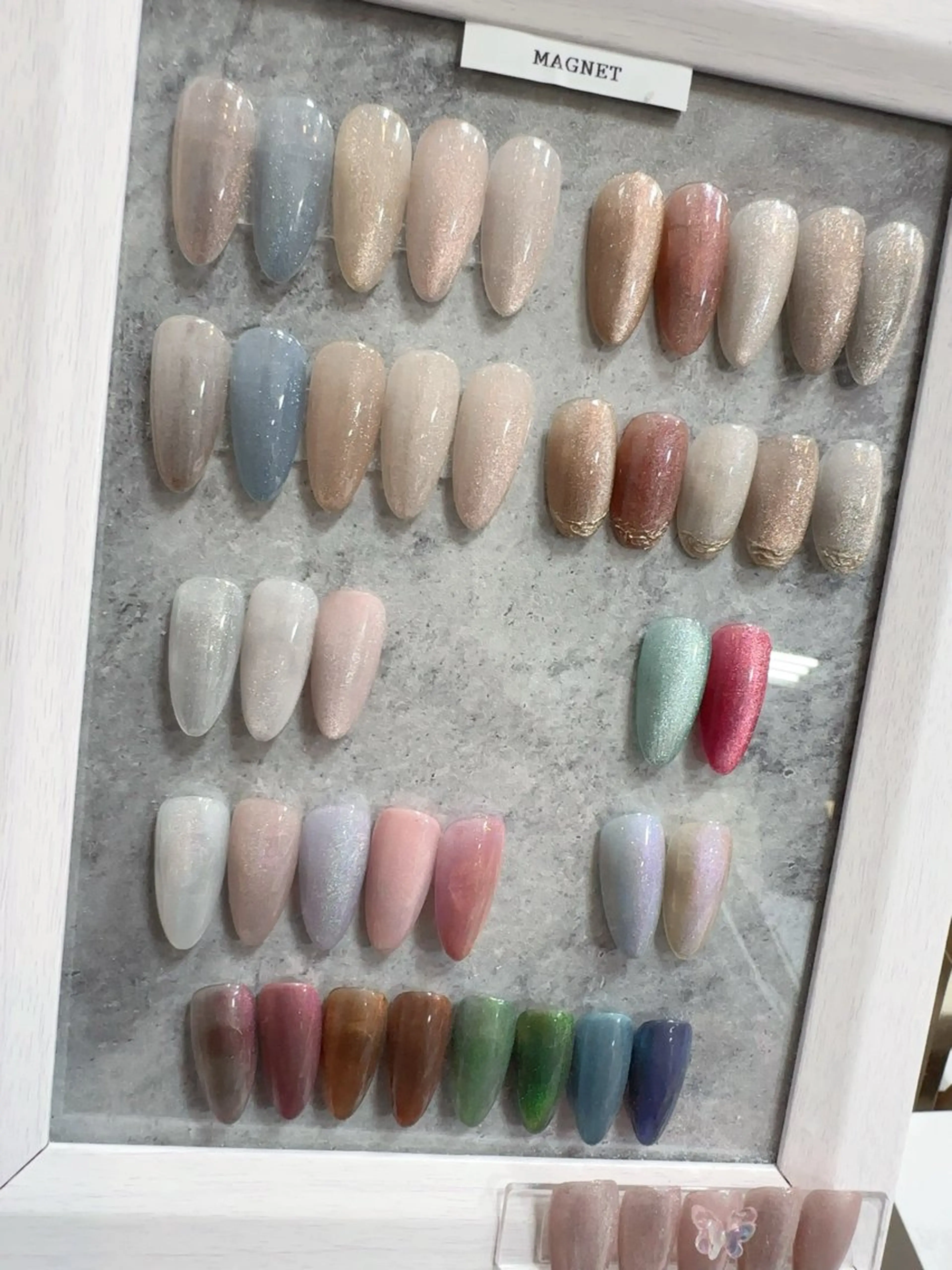 ネイル マグネットネイル ハンドネイル ハンドケア AKI ♥︎のネイルデザイン