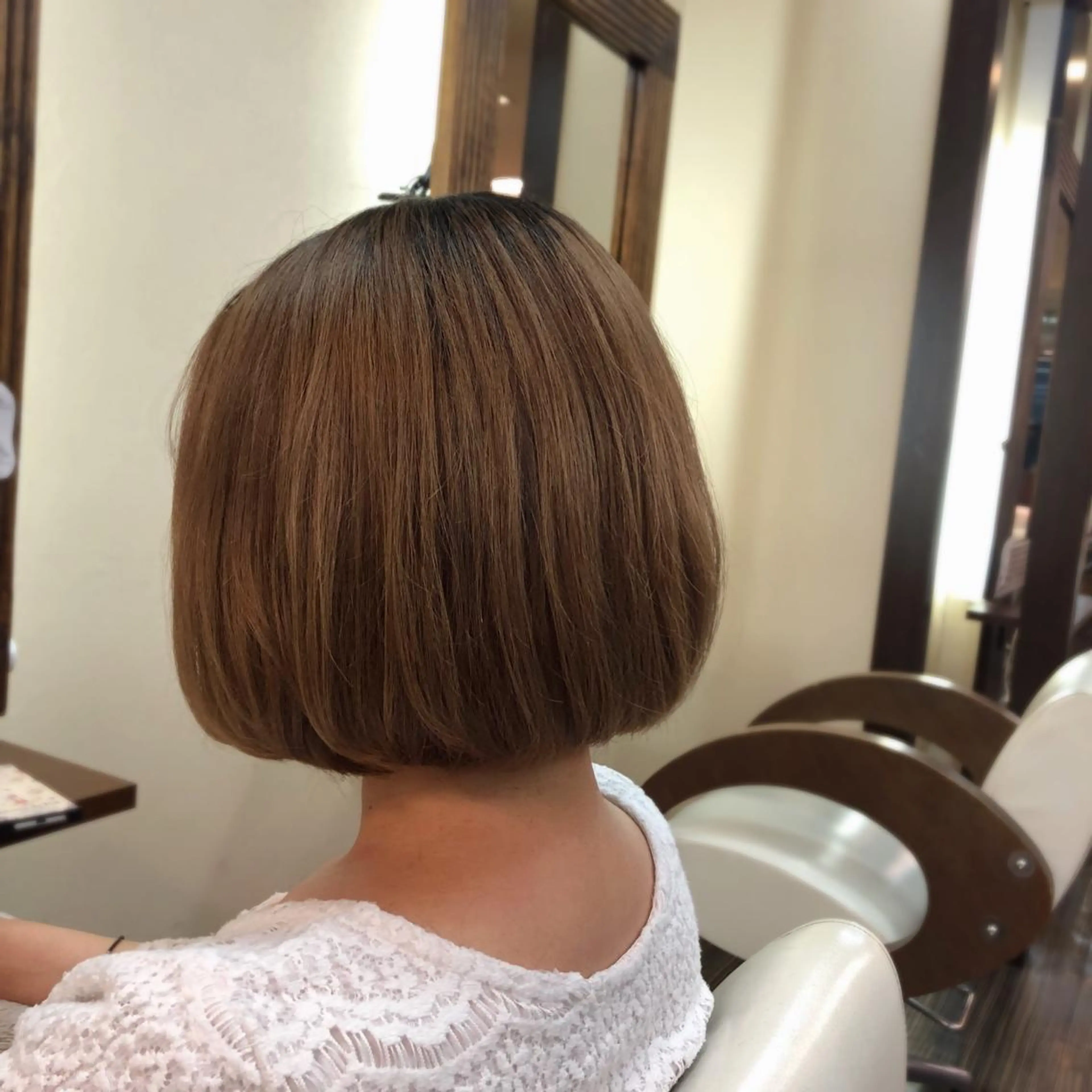 ミディアム カラー 山崎 絵莉香のヘアスタイル