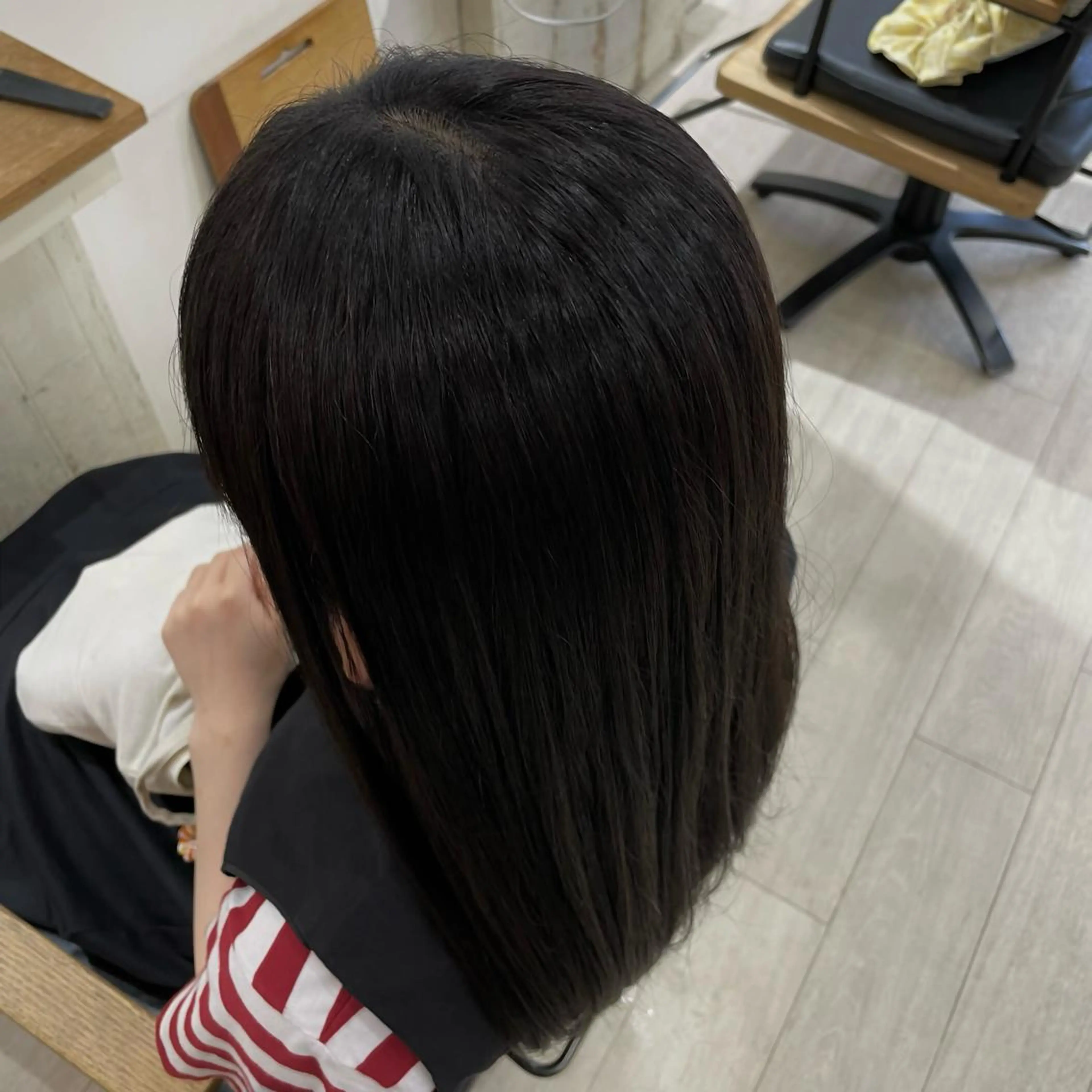 セミロング カラー ニシザカ マナのヘアスタイル