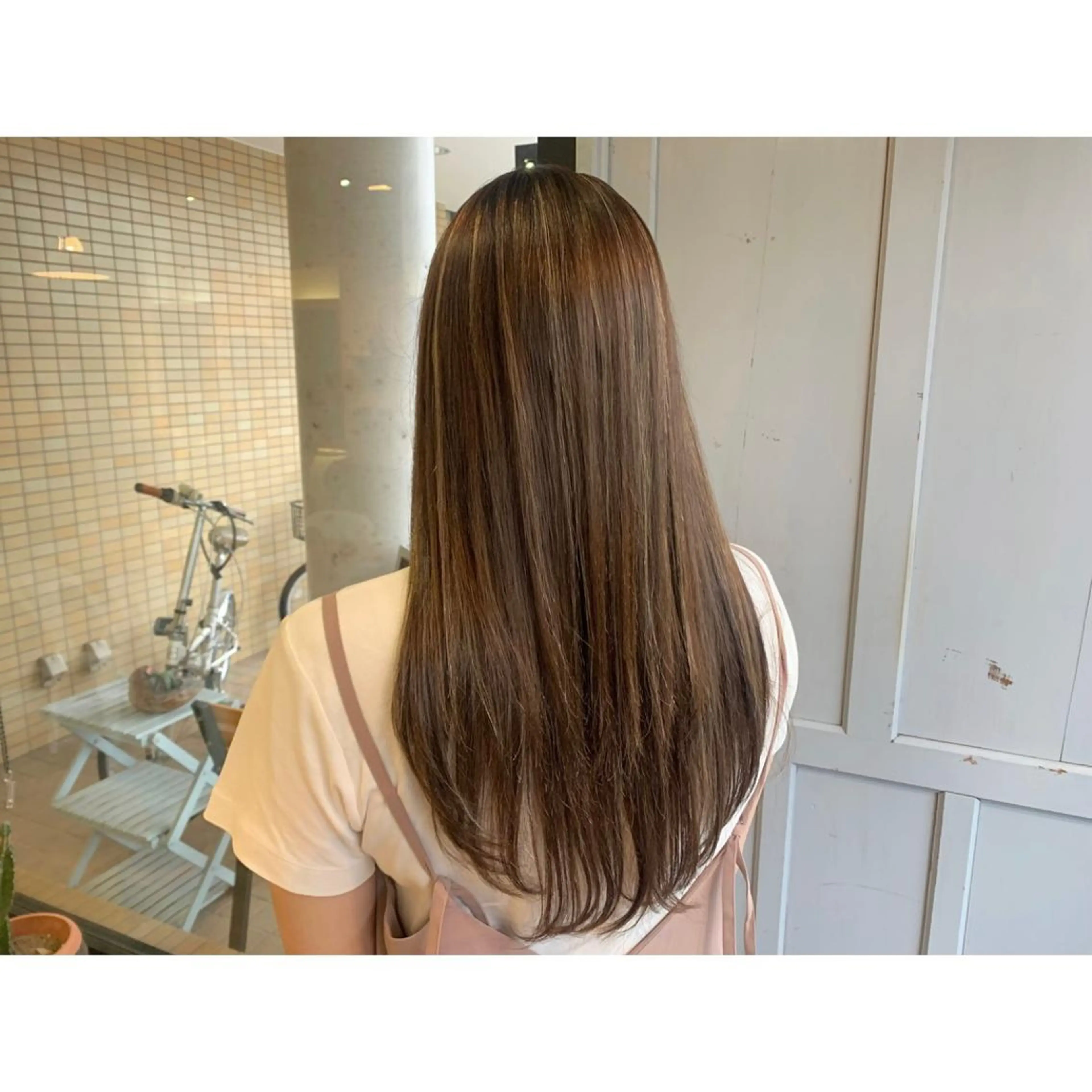 ロング カラー グレージュ ハイライトカラー ハイライト ヘアカラー トリートメント ツキダテ ユイのヘアスタイル