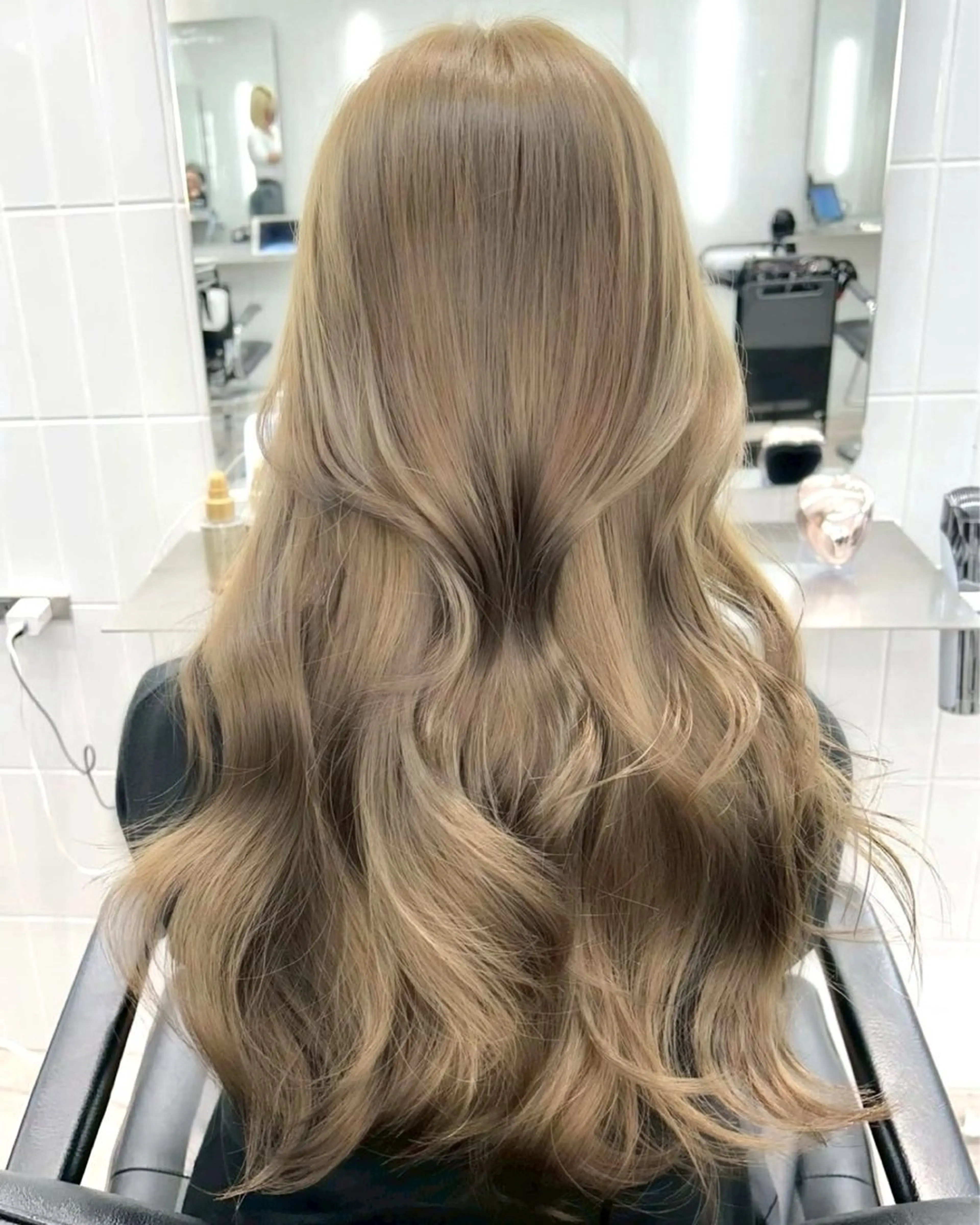 ロング カラー ヘアカラー 🫧ミルクティー ブリーチRIKU🫧のヘアスタイル