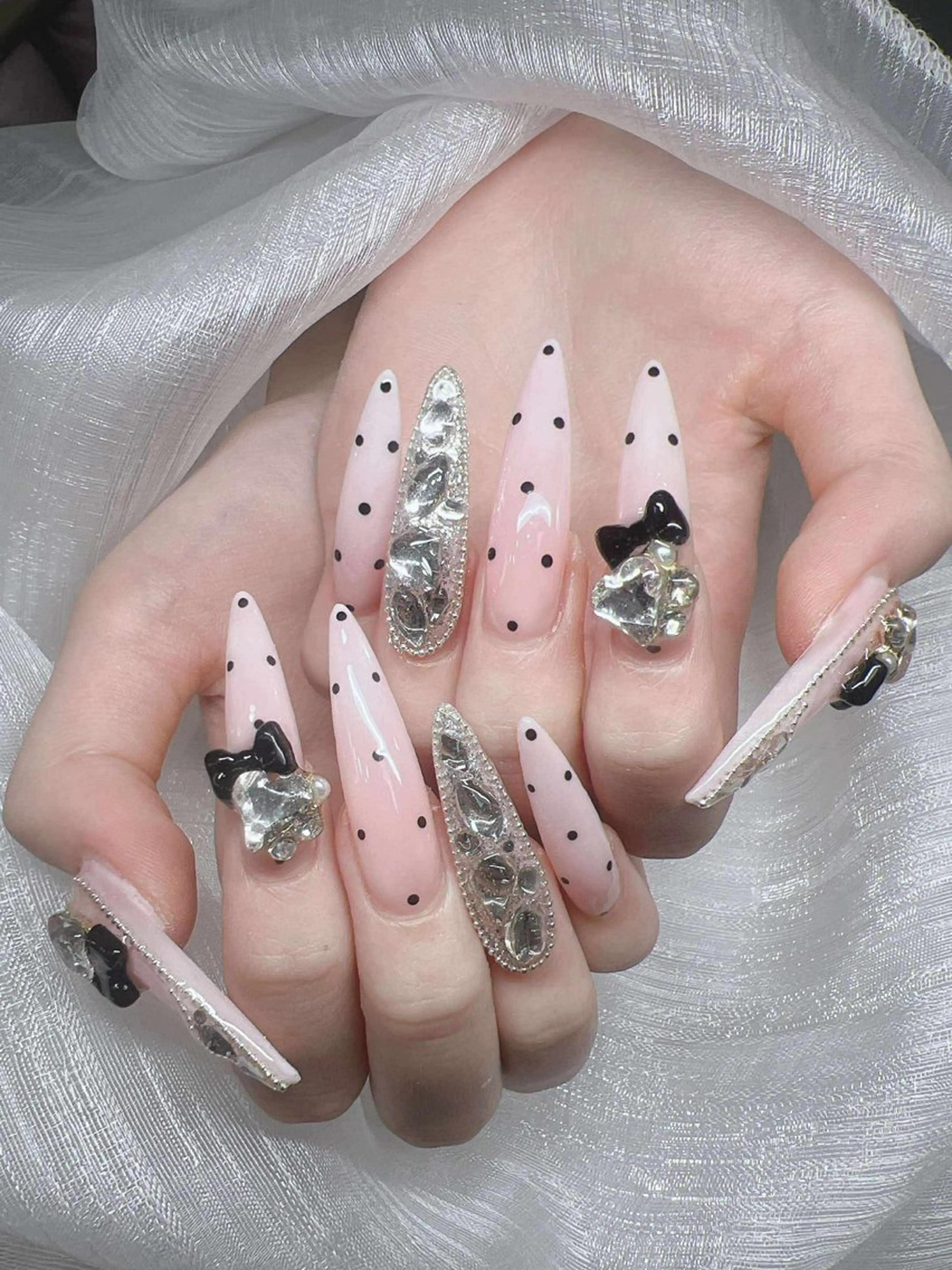 ネイル 長さ出し グラデーション 卒業式 キラキラネイル マグネットネイル ハンドネイル Lee Nailsのネイルデザイン