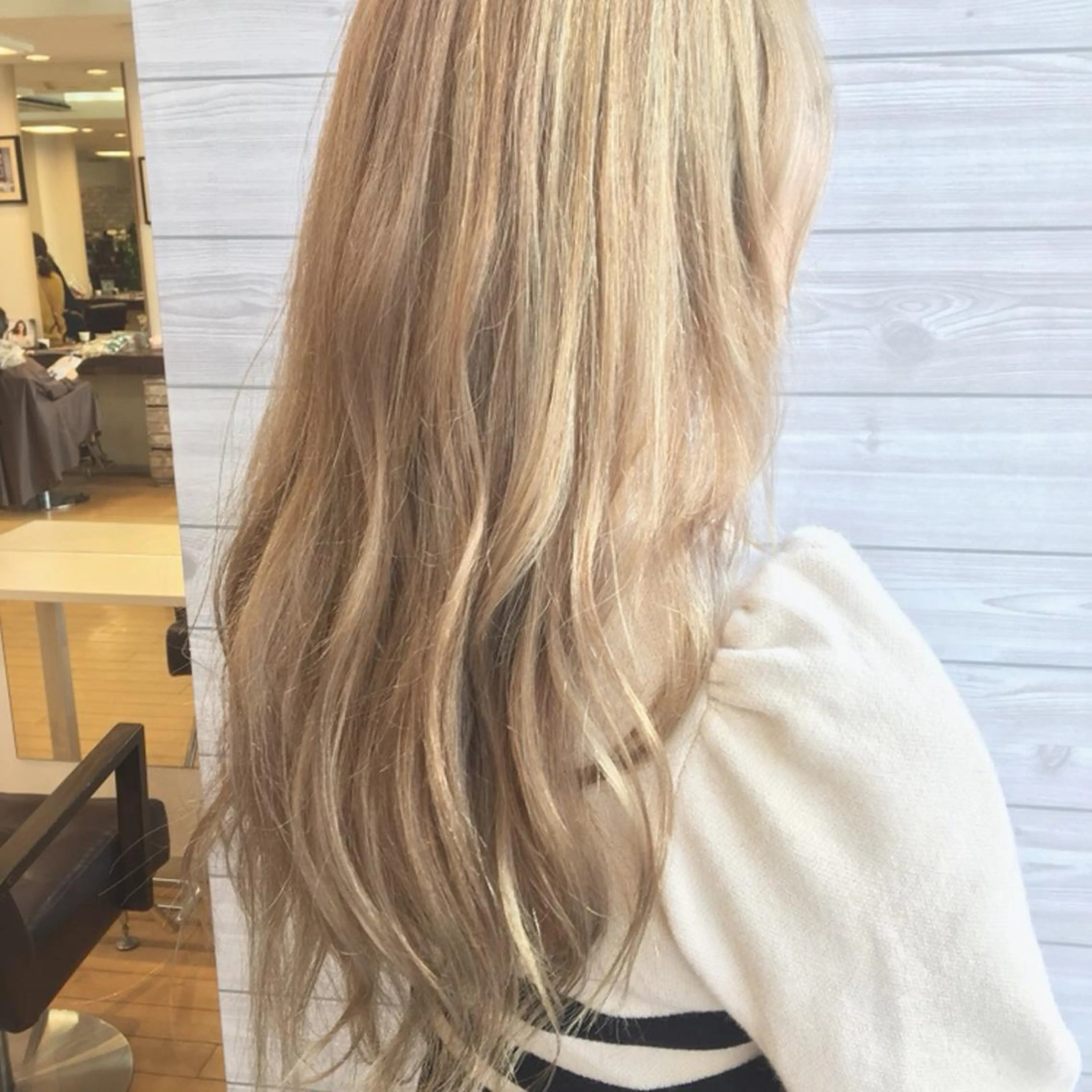 ロング カラー ハイトーンカラー 縮毛矯正・髪質改善 人気No1🩶北島のヘアスタイル