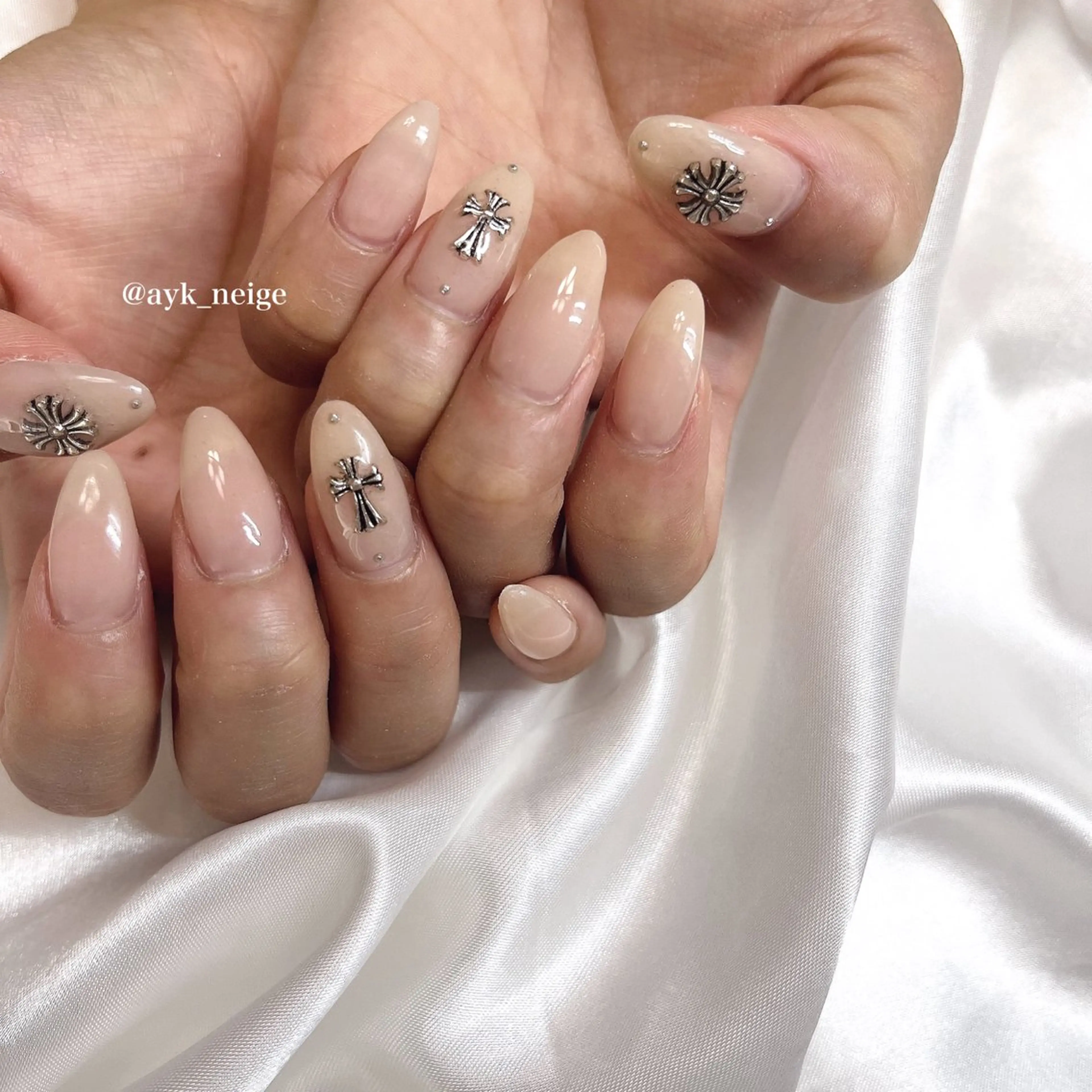 ネイル フットネイル フレンチネイル キラキラネイル 韓国ネイル マグネットネイル n'eige nail所属・大谷 綾香のネイルデザイン