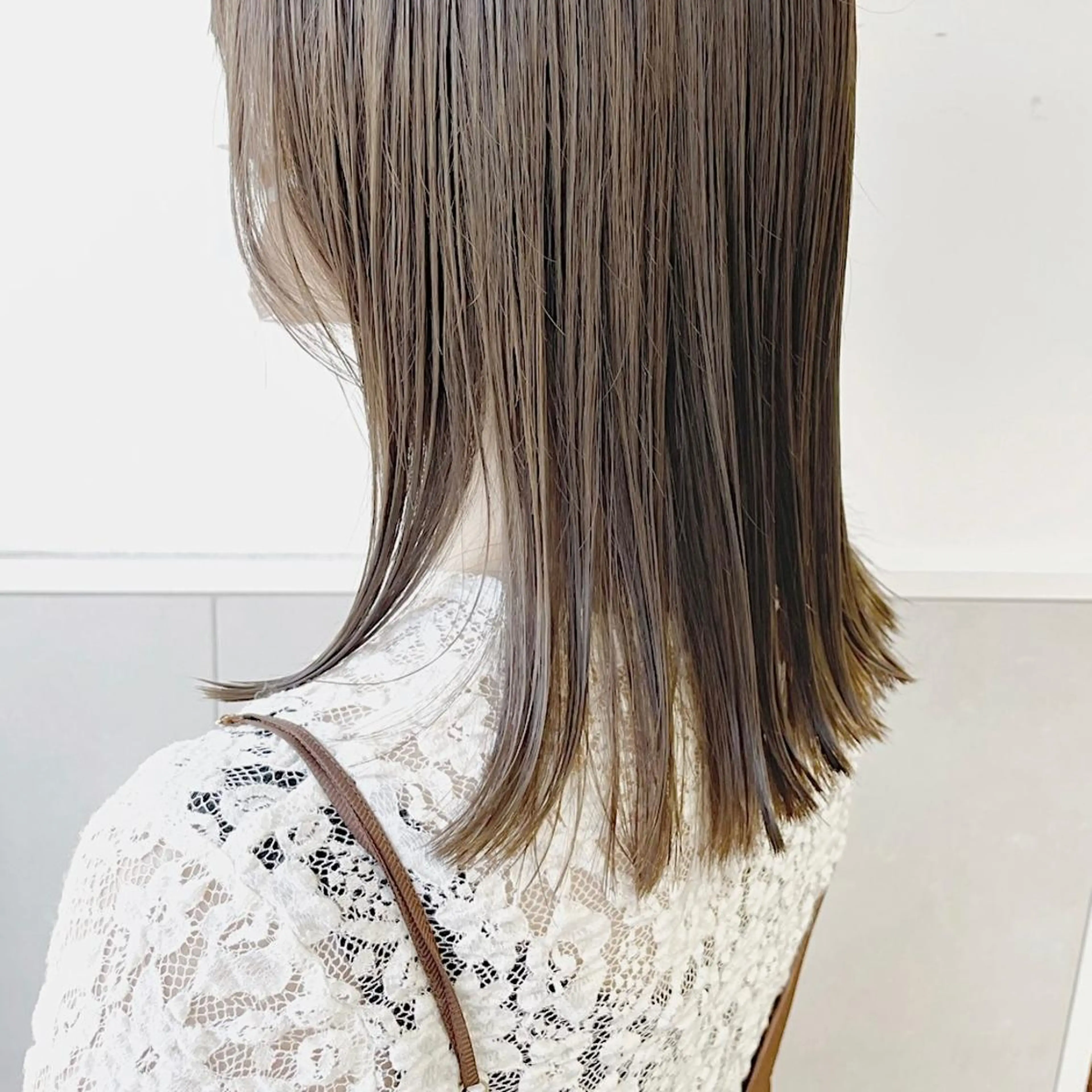 ミディアム カラー 齋藤 咲のヘアスタイル