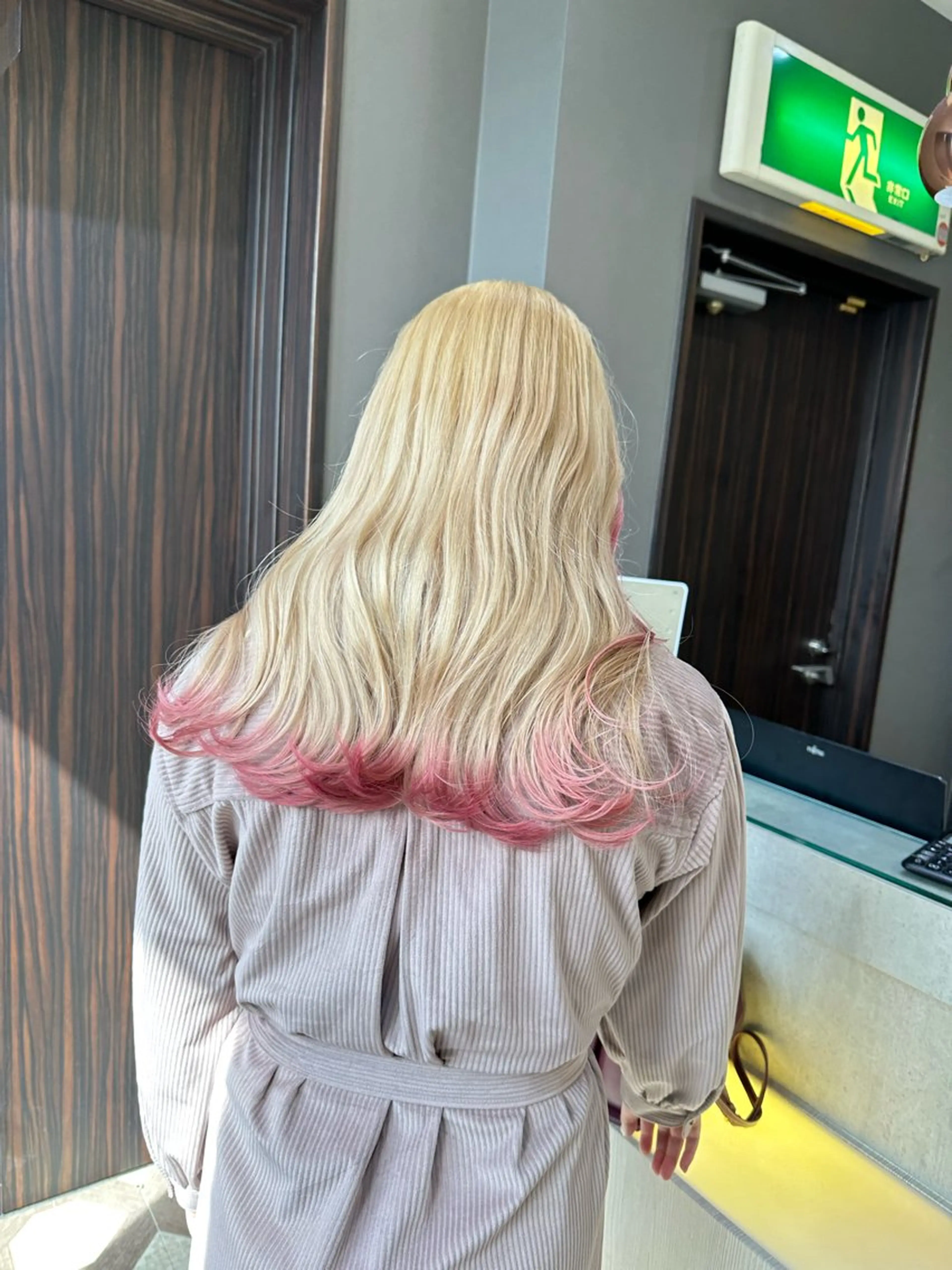 【人気Ｎｏ．2】カット+ケアブリーチ+カラー+4STEPトリートメントの写真