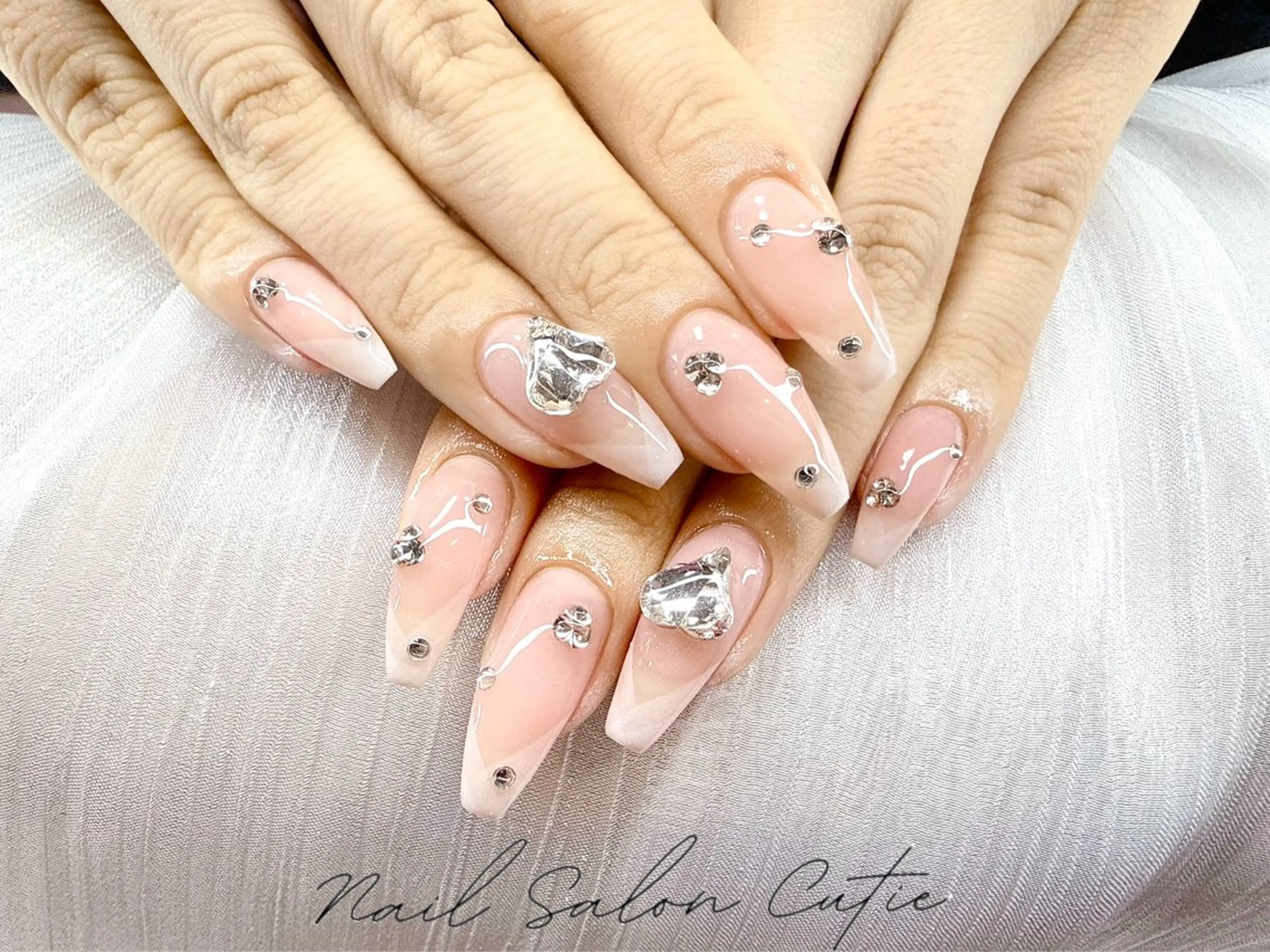 ネイル フットネイル ジェルネイル ハート 韓国ネイル マグネットネイル ハンドネイル ハンドケア 池袋東口cutie 爪形成ワンホンネイルのネイルデザイン