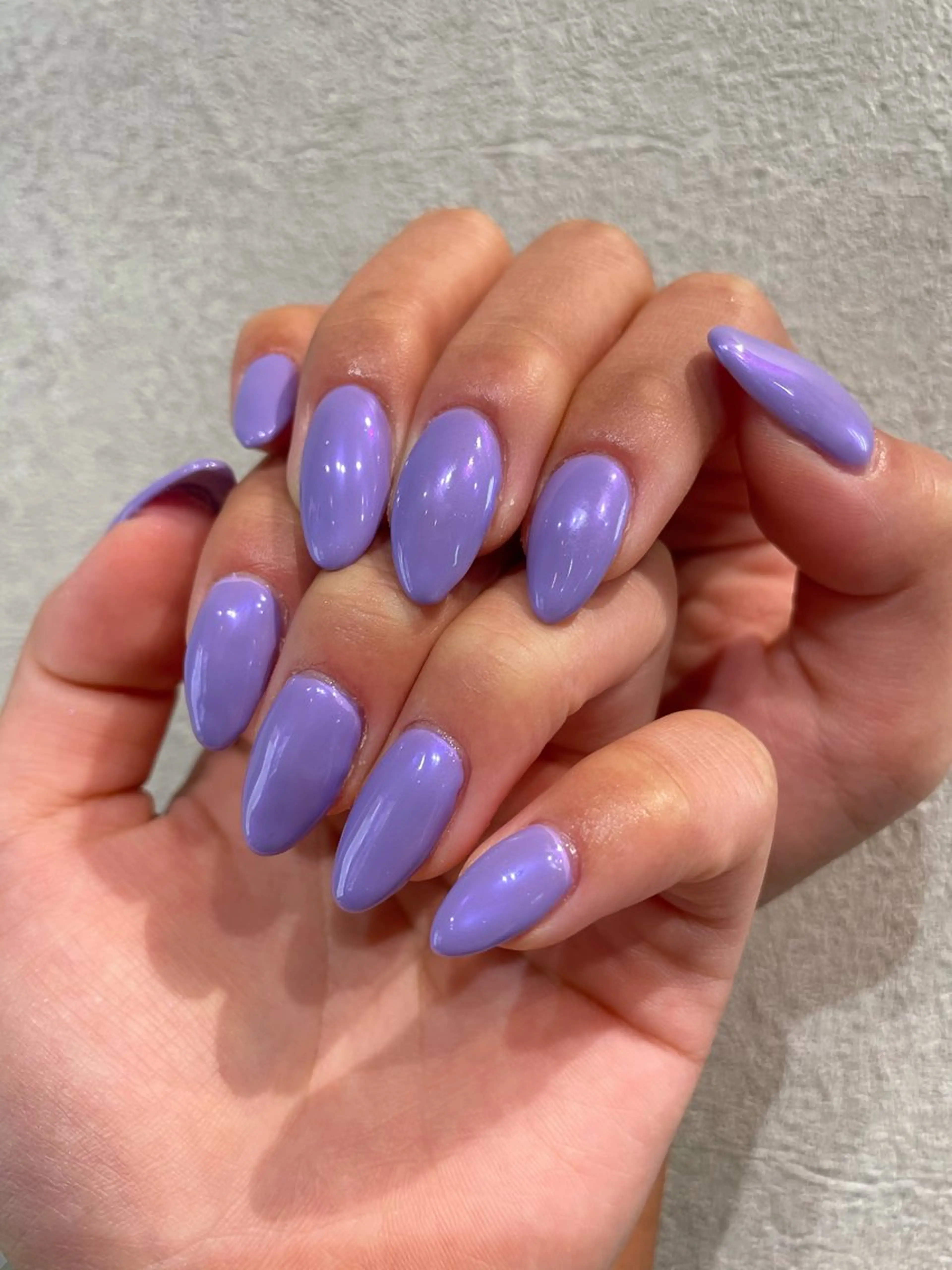 ネイル オーロラネイル パープル ハンドネイル ナチュラル透明感🌱 小山美樹子のヘアスタイル