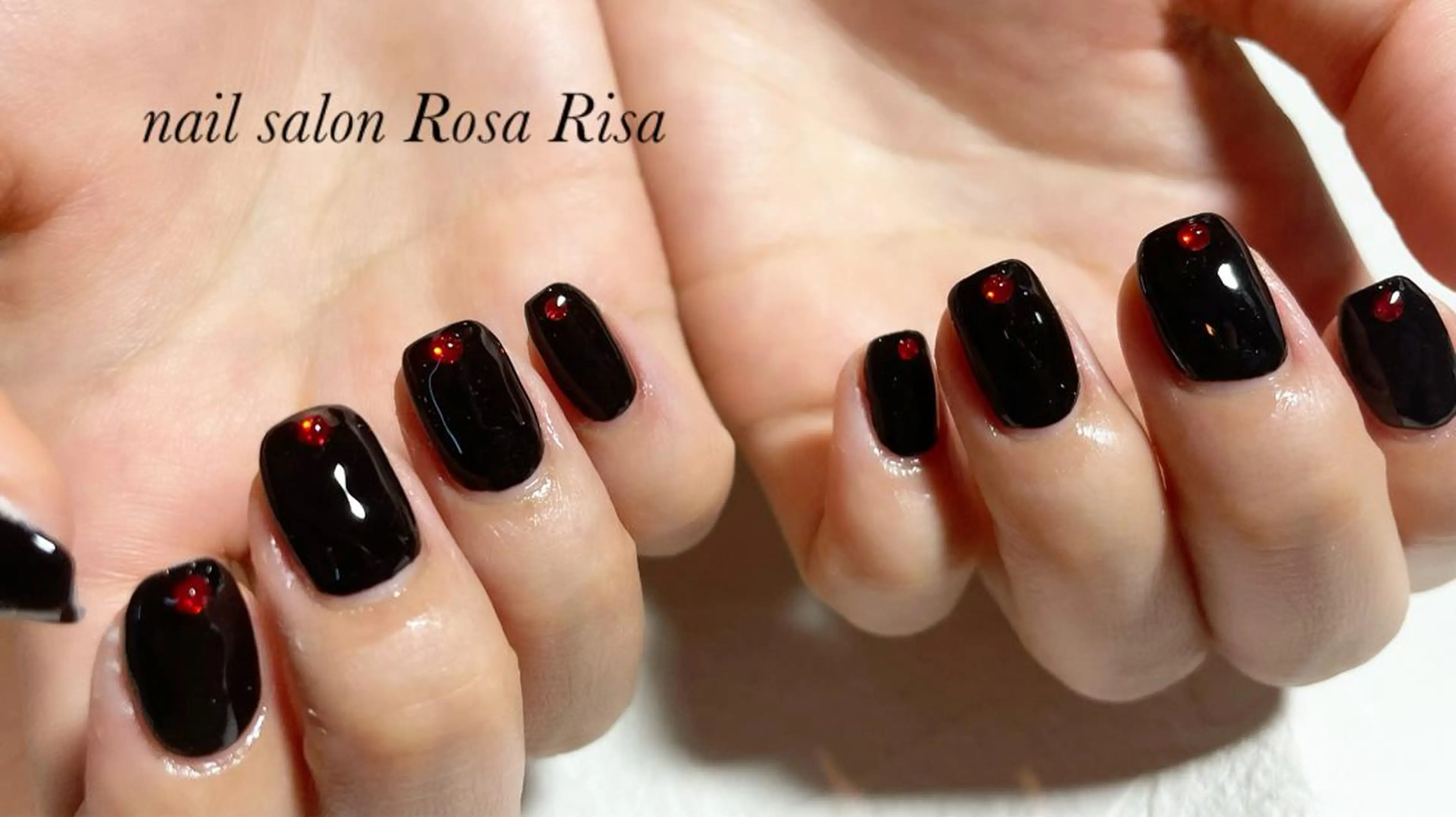 ショート ネイル ストーンネイル ハンドネイル ネイルスタジオ シェイクユアハンズのネイルデザイン