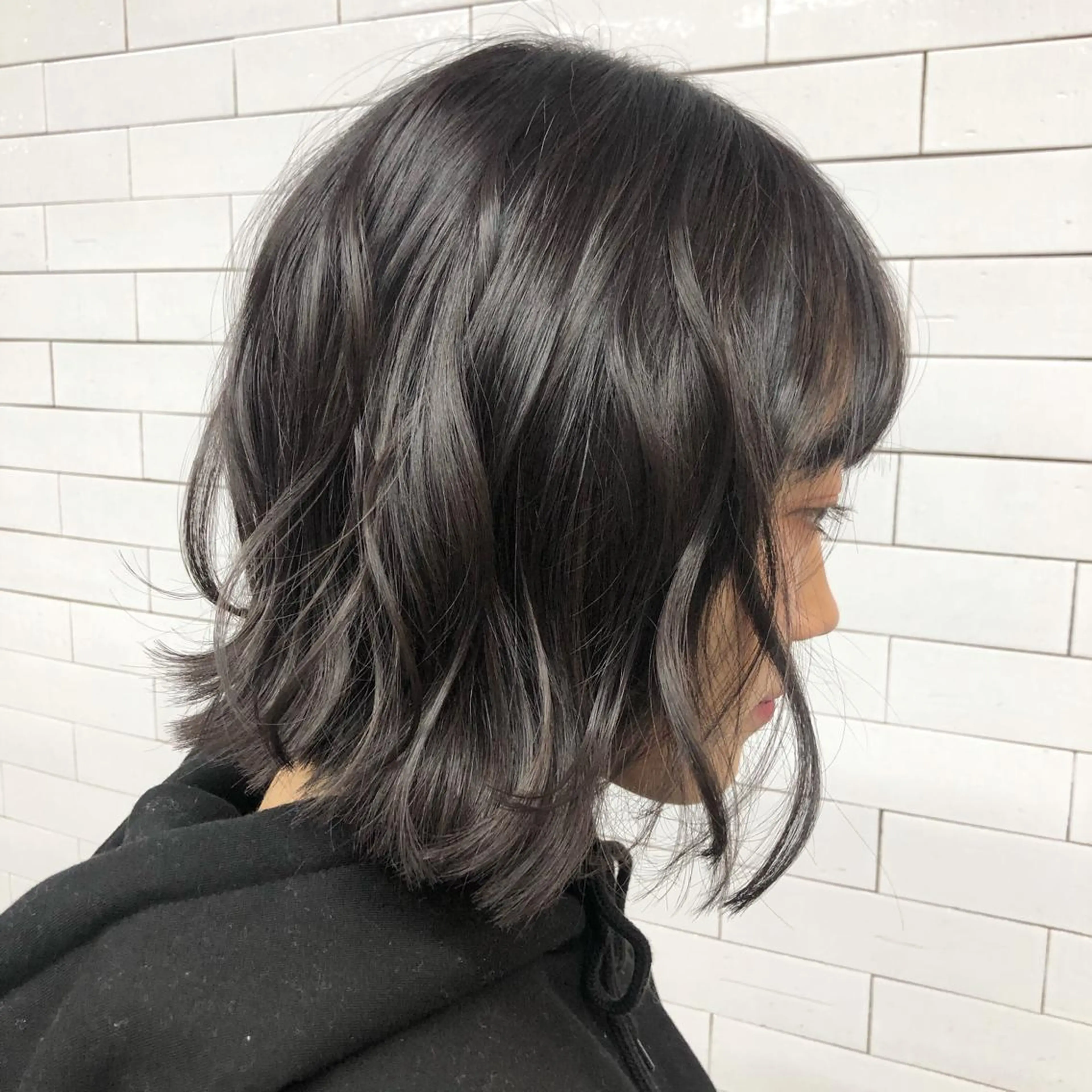 ミディアム カラー グレージュ やすだ しおりのヘアスタイル