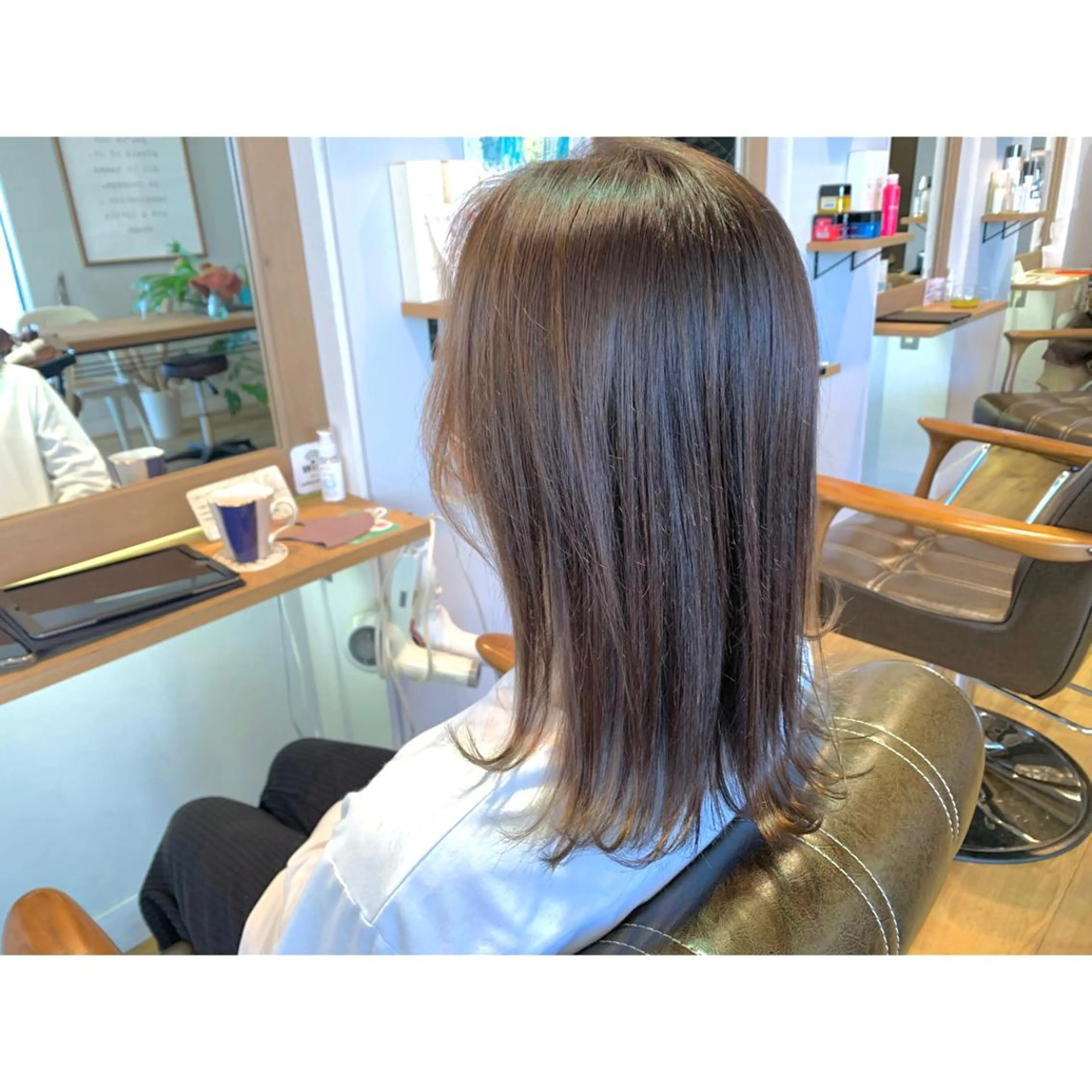 セミロング カラー アッシュ アッシュブラウン ブラウンカラー ヘアカラー トリートメント ツキダテ ユイのヘアスタイル