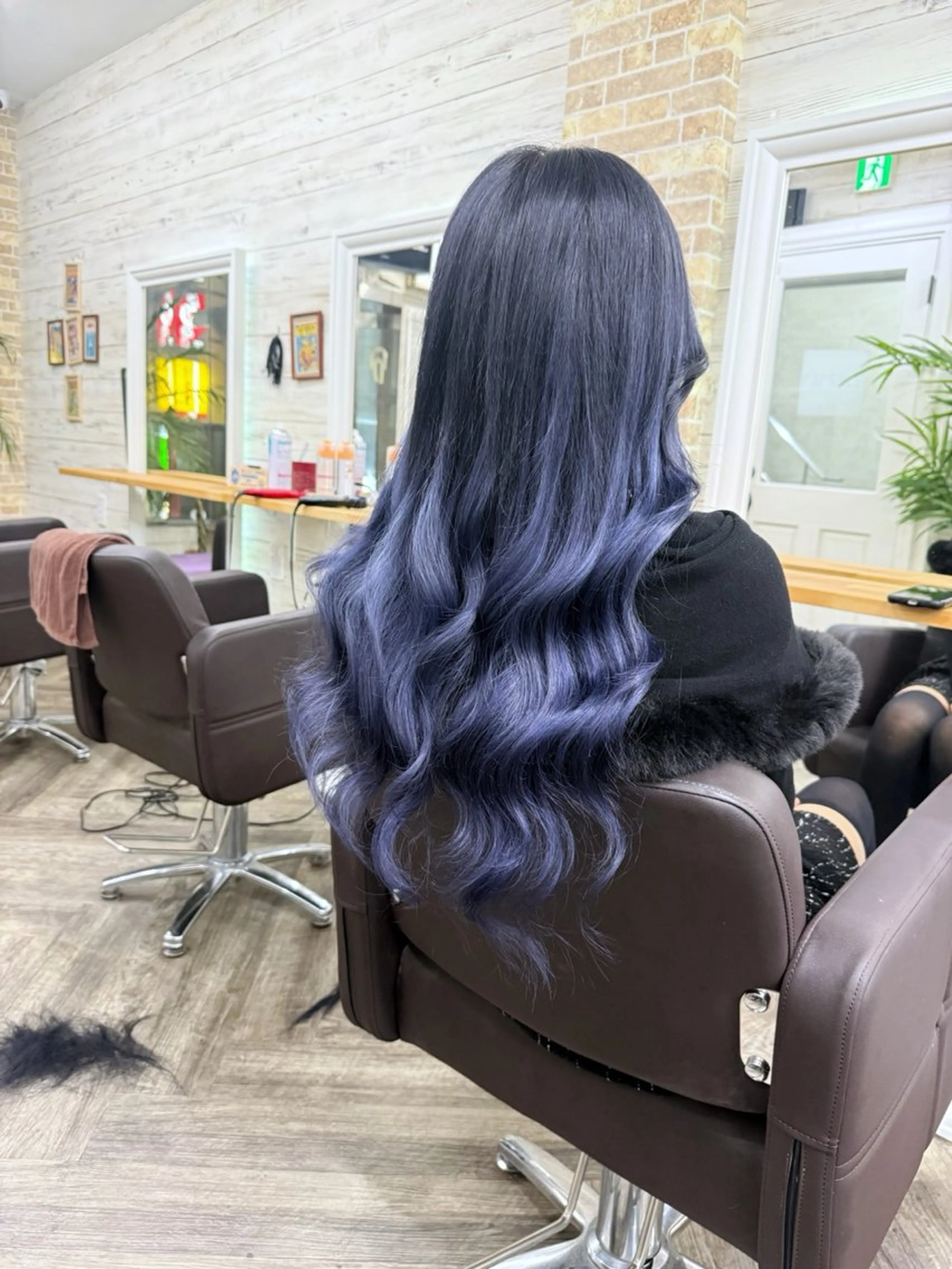 ロング カラー 黒髪 ブルーカラー ブルーブラック グラデーションカラー エクステ ヘアカラー エクステ 北沢 隆のヘアスタイル