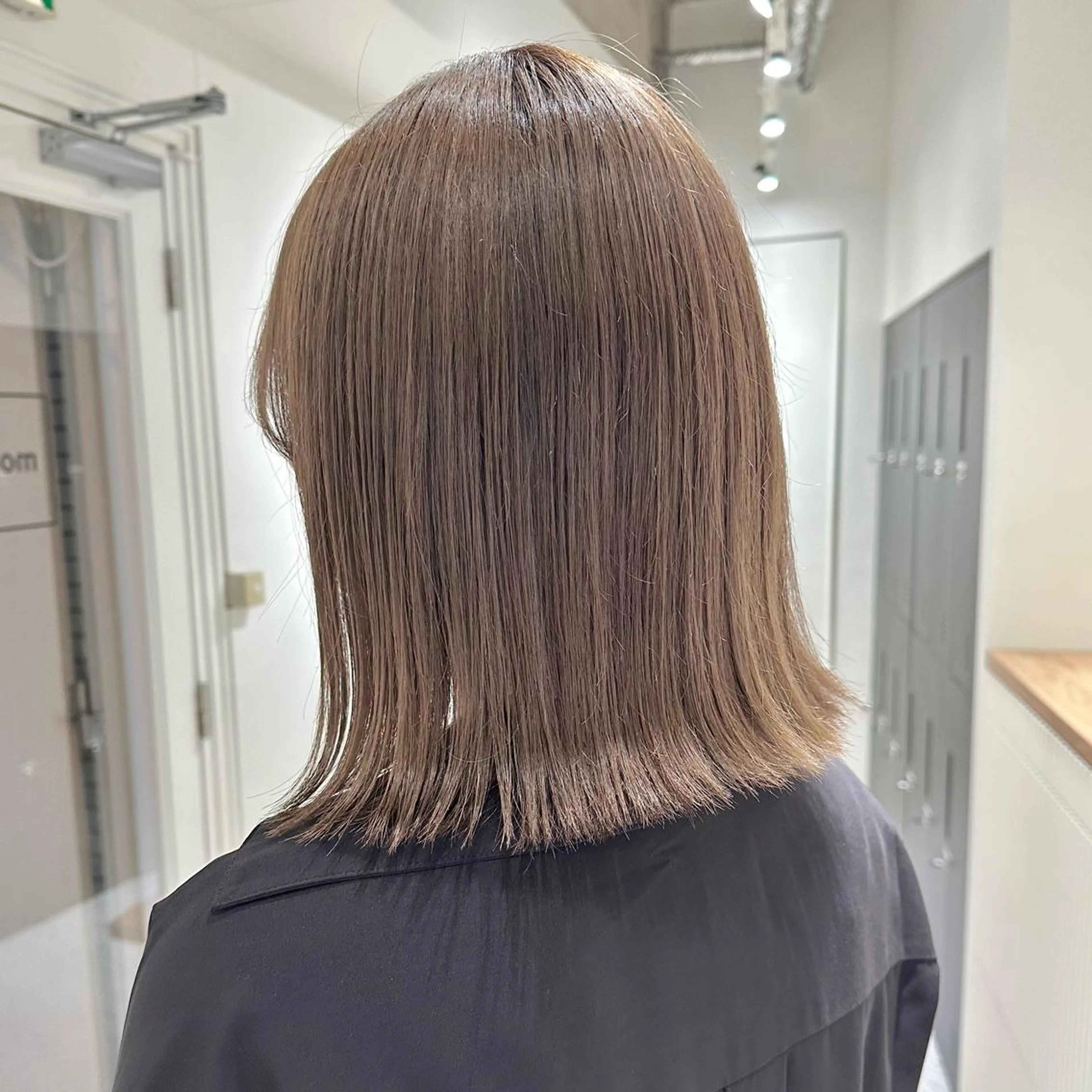 ロング カラー 切りっぱなしボブ ブリーチ グレージュ ボブ GO TODAY SHARE SALON 原宿本店所属・ブリーチ/ハイトーン 艶カラー/ユリナのヘアスタイル