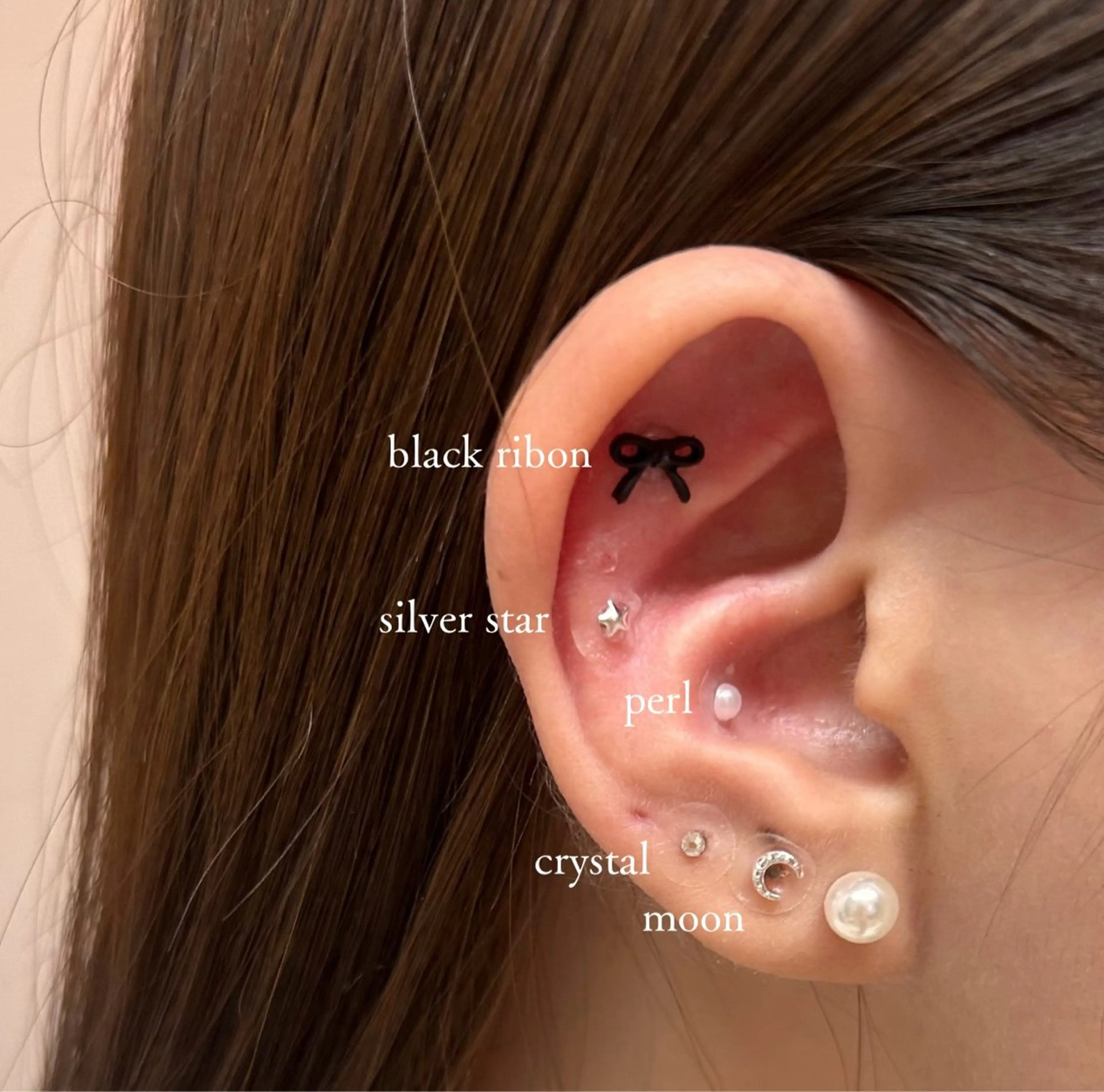 耳ツボジュエリー（両耳合わせて14個まで）の写真