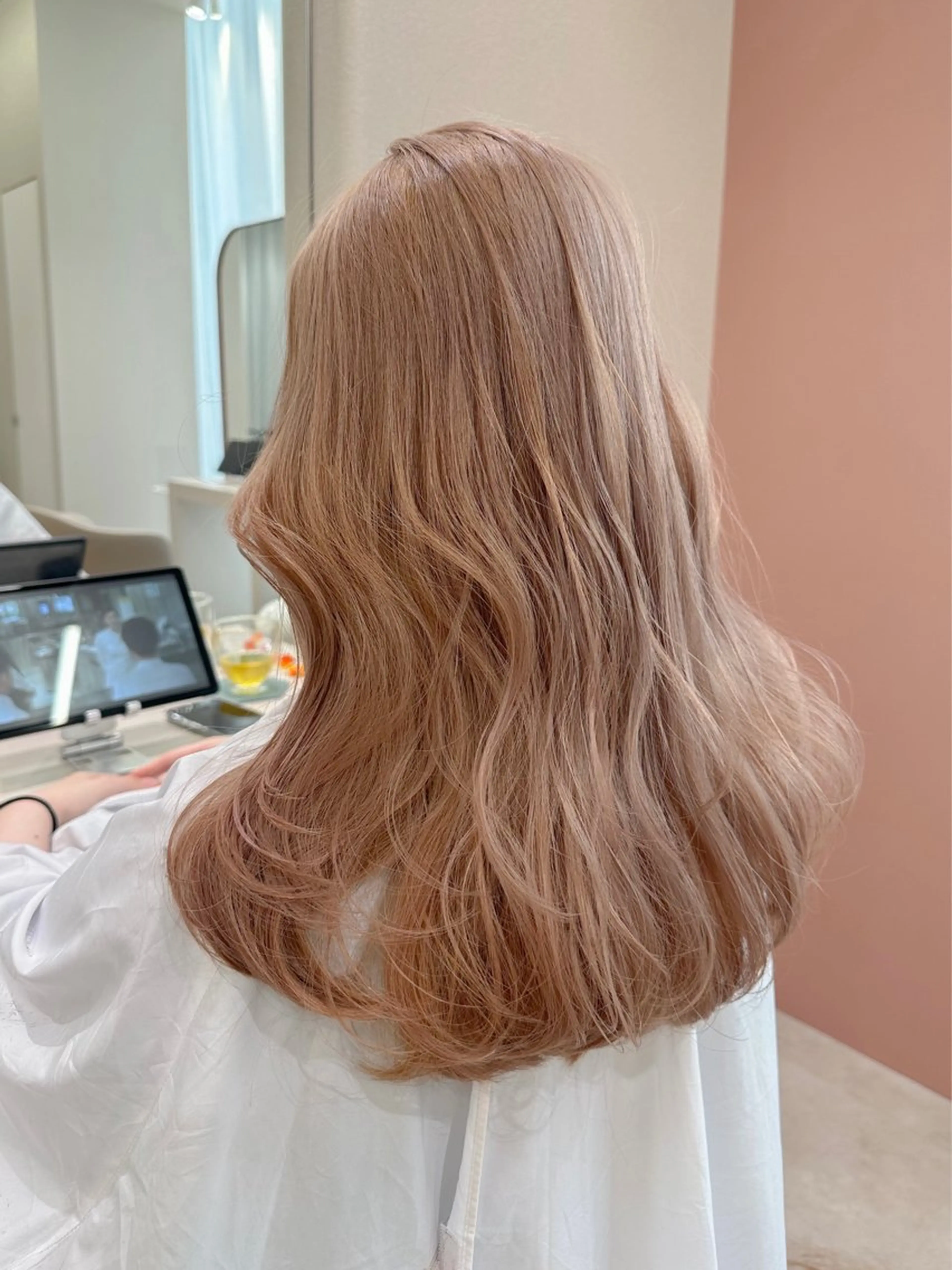 ミディアム カラー ベージュカラー ブリーチ ピンクカラー ピンクベージュ 原宿・表参道 senriのヘアスタイル