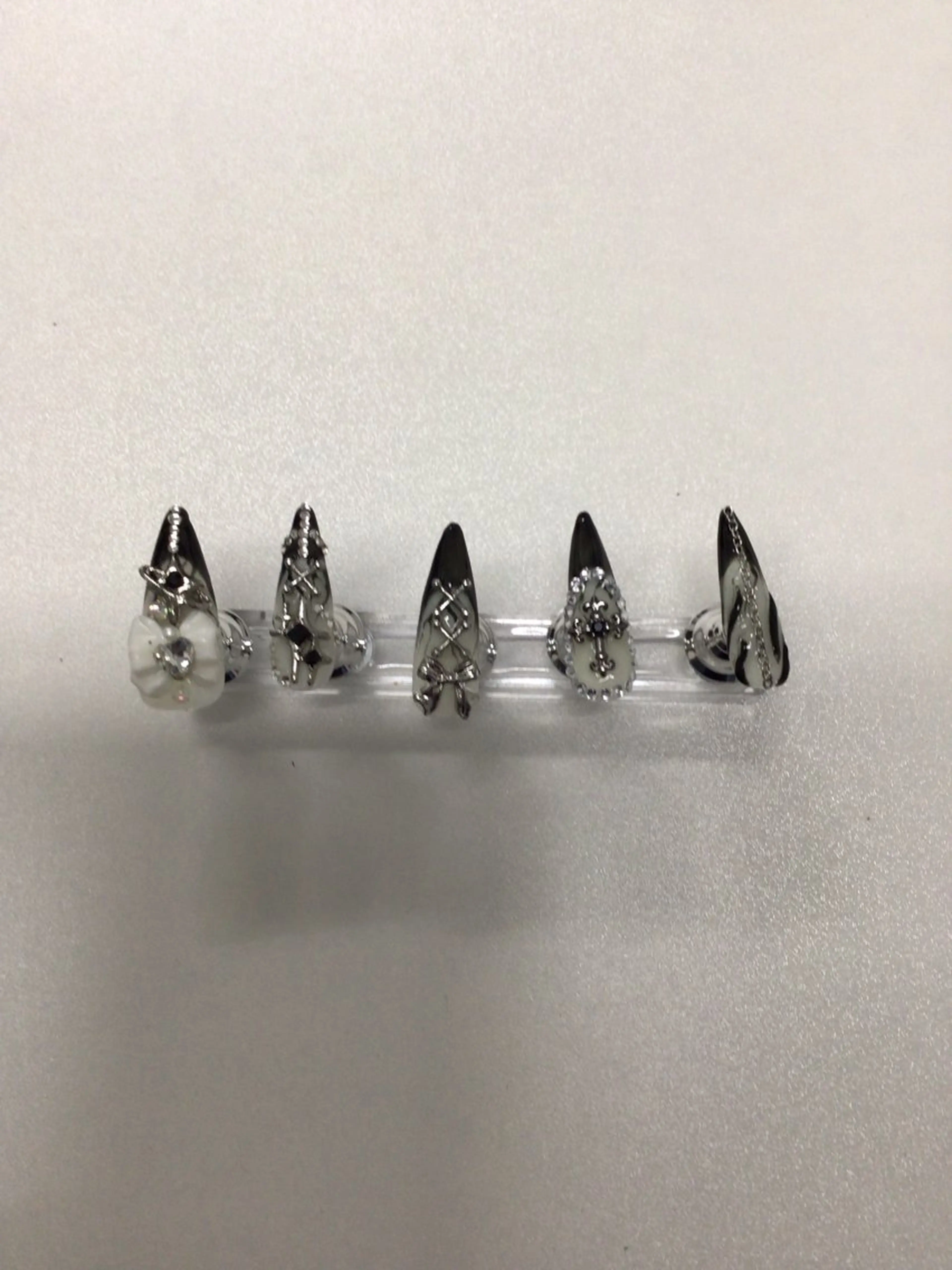 ネイル Eclat(エクラ)所属・Eclat(エクラ) かんな、はんな2名のネイルデザイン