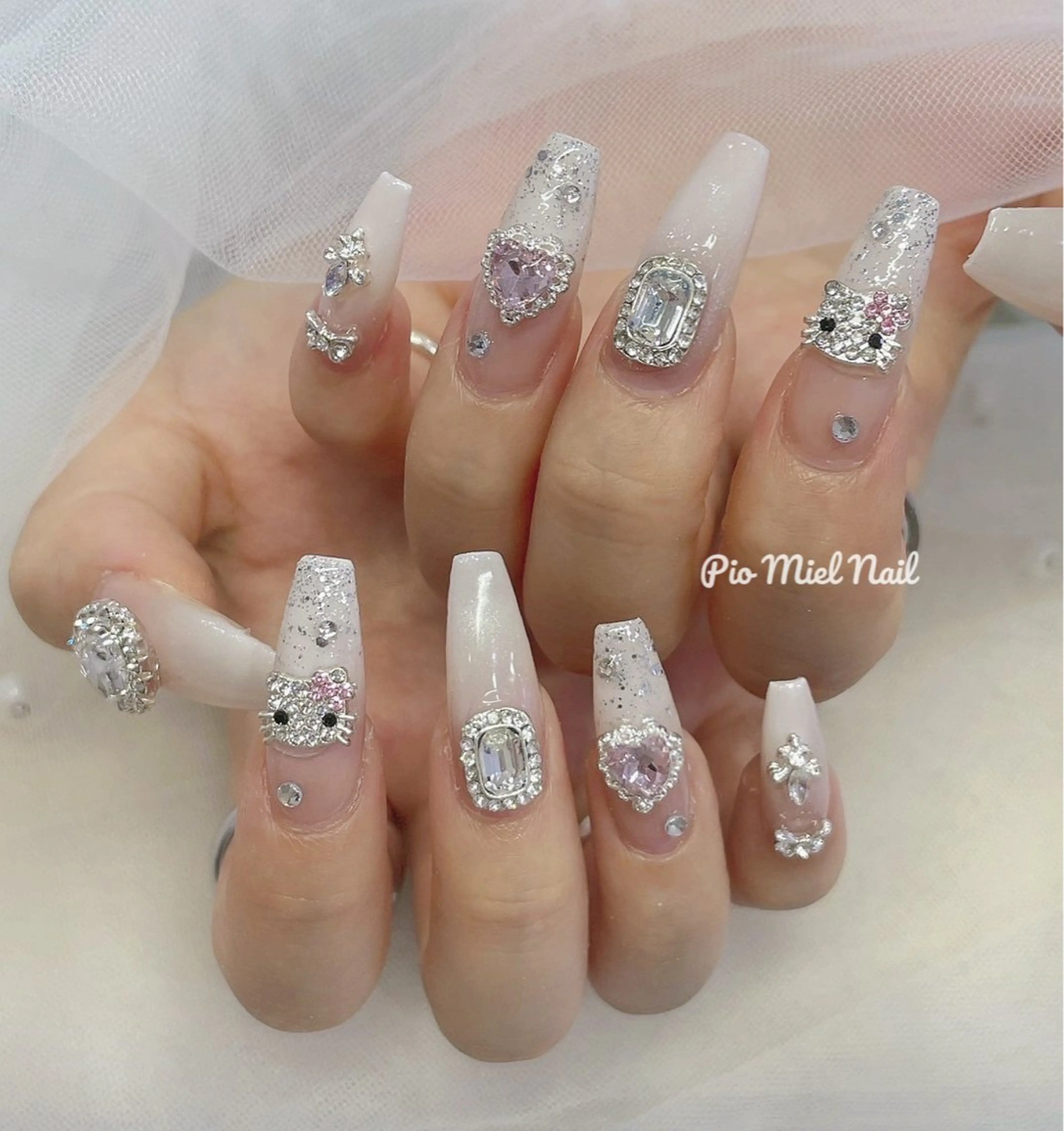 セミロング ハンドネイル Pio Mielのネイルデザイン