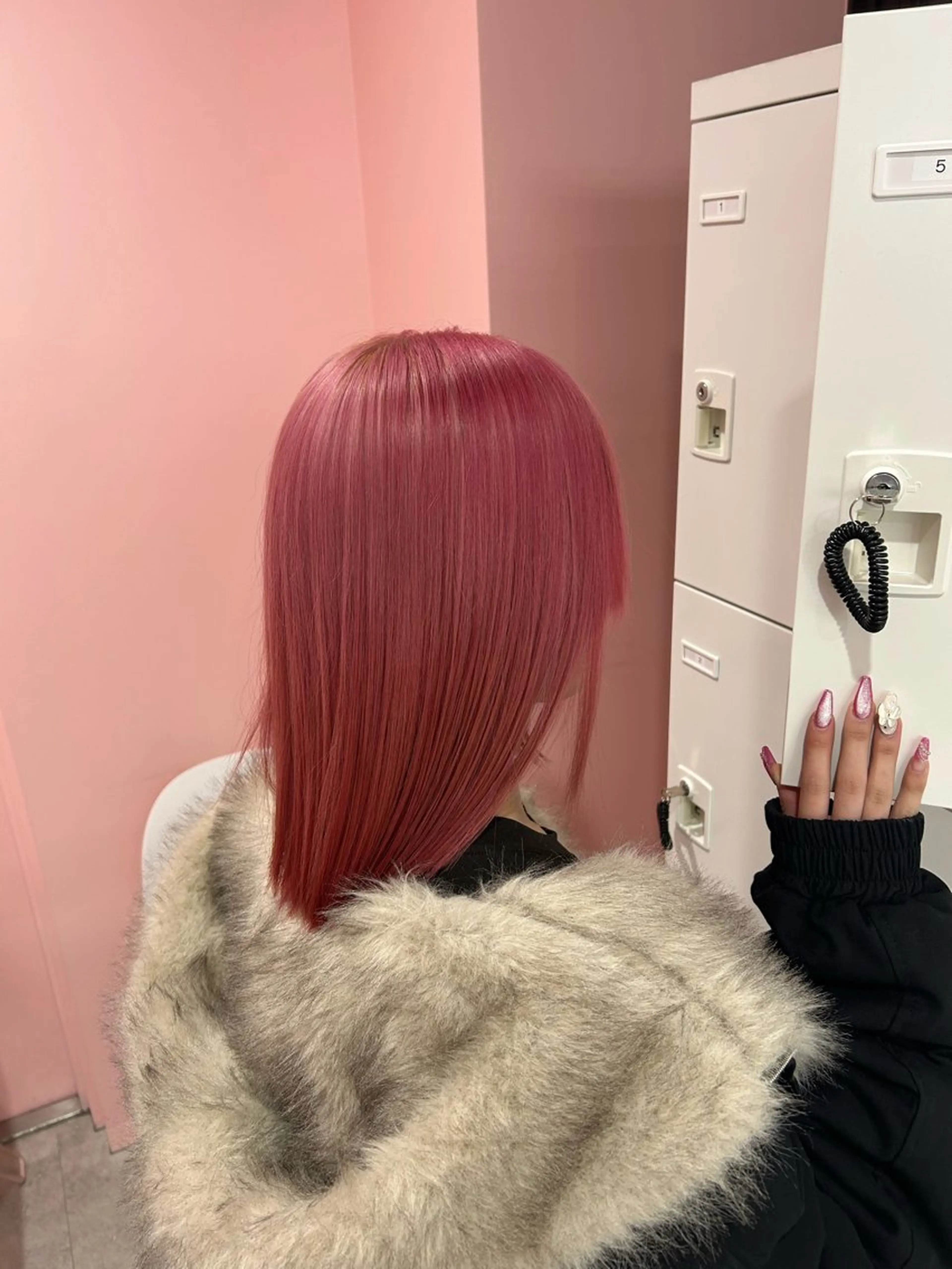 セミロング カラー エフェクトブリーチ／ レイヤーカット／翔のヘアスタイル