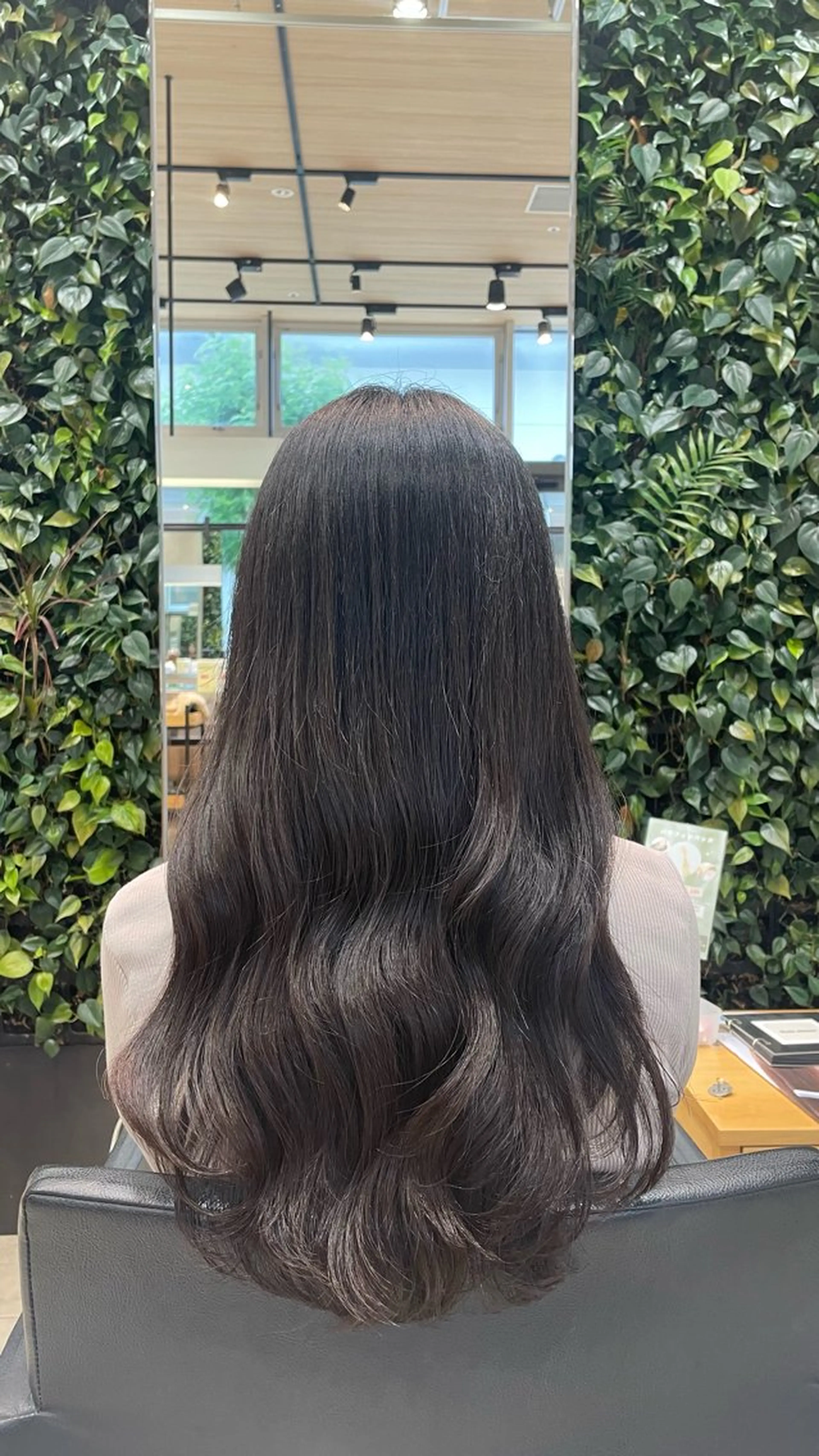 ロング Lolonois 森ノ宮/RINのヘアスタイル