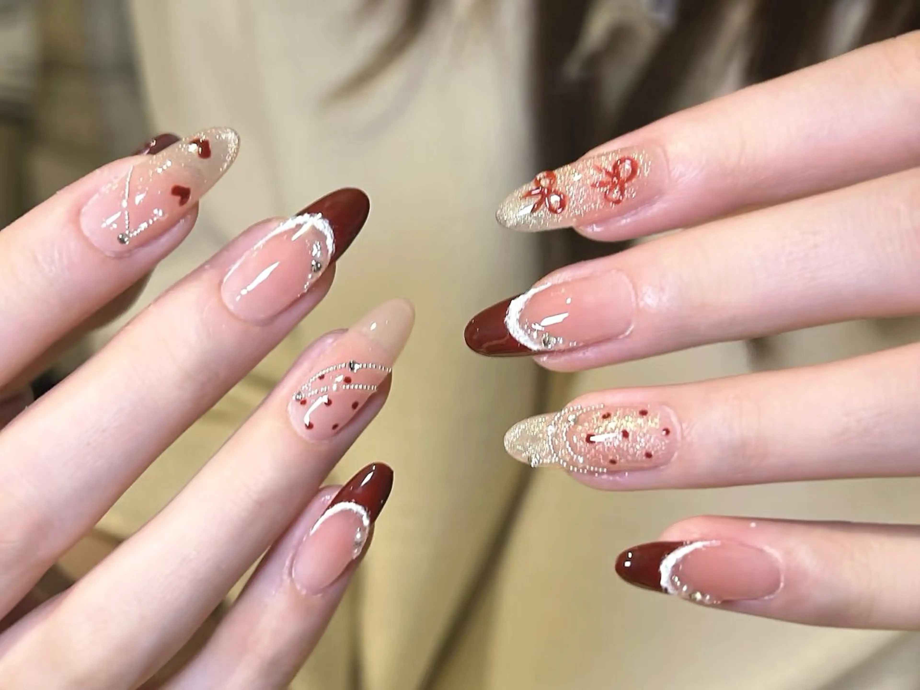 ネイル アートネイル フレンチネイル ゴールド ラメ(グリッター) 赤色 ハンドネイル ハンドケア DarkHoney 池袋店のネイルデザイン