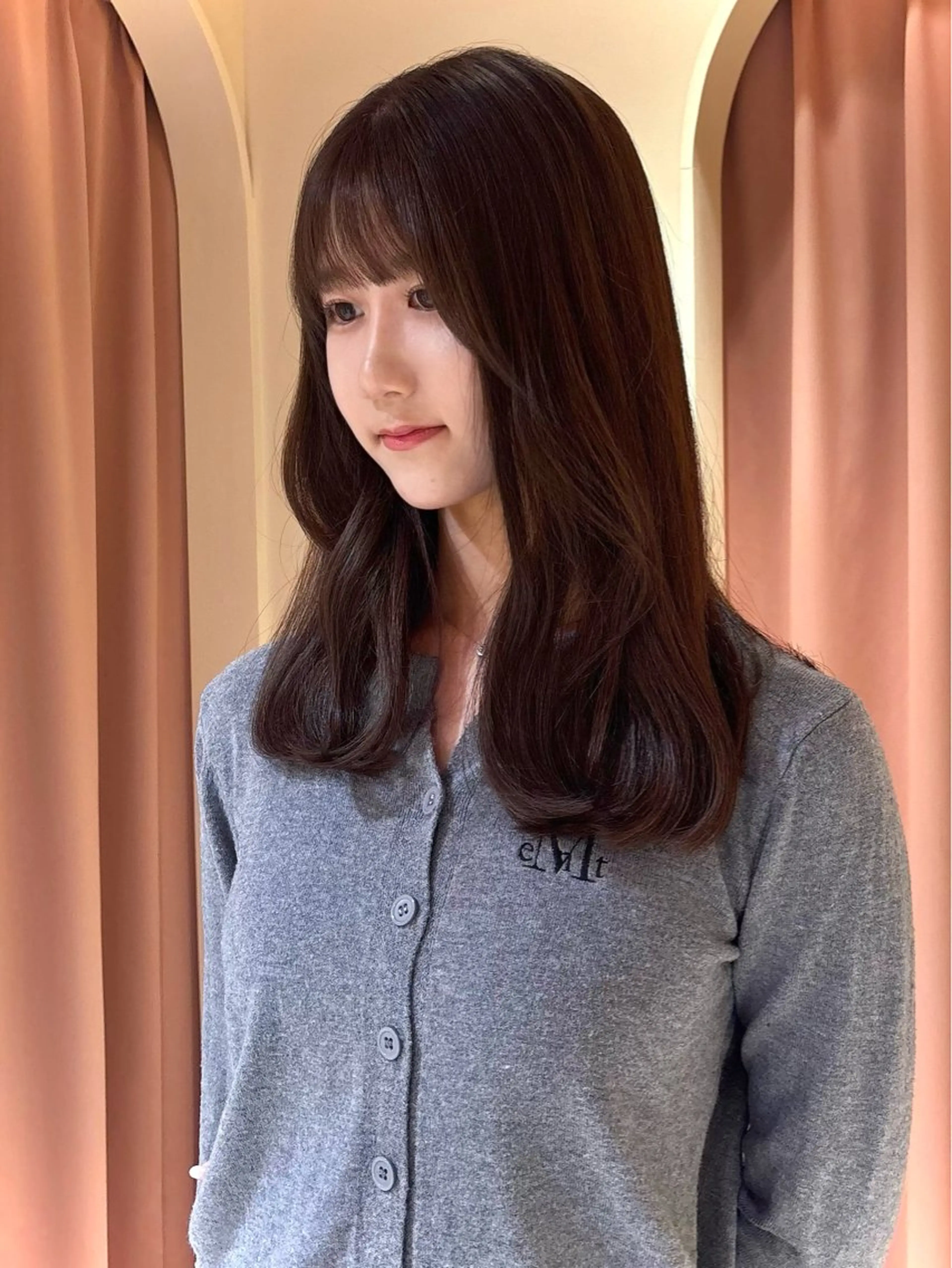 ミディアム レイヤーカット カット 𝘬𝘢𝘳𝘪𝘯 . 𝘦𝘮𝘶のヘアスタイル